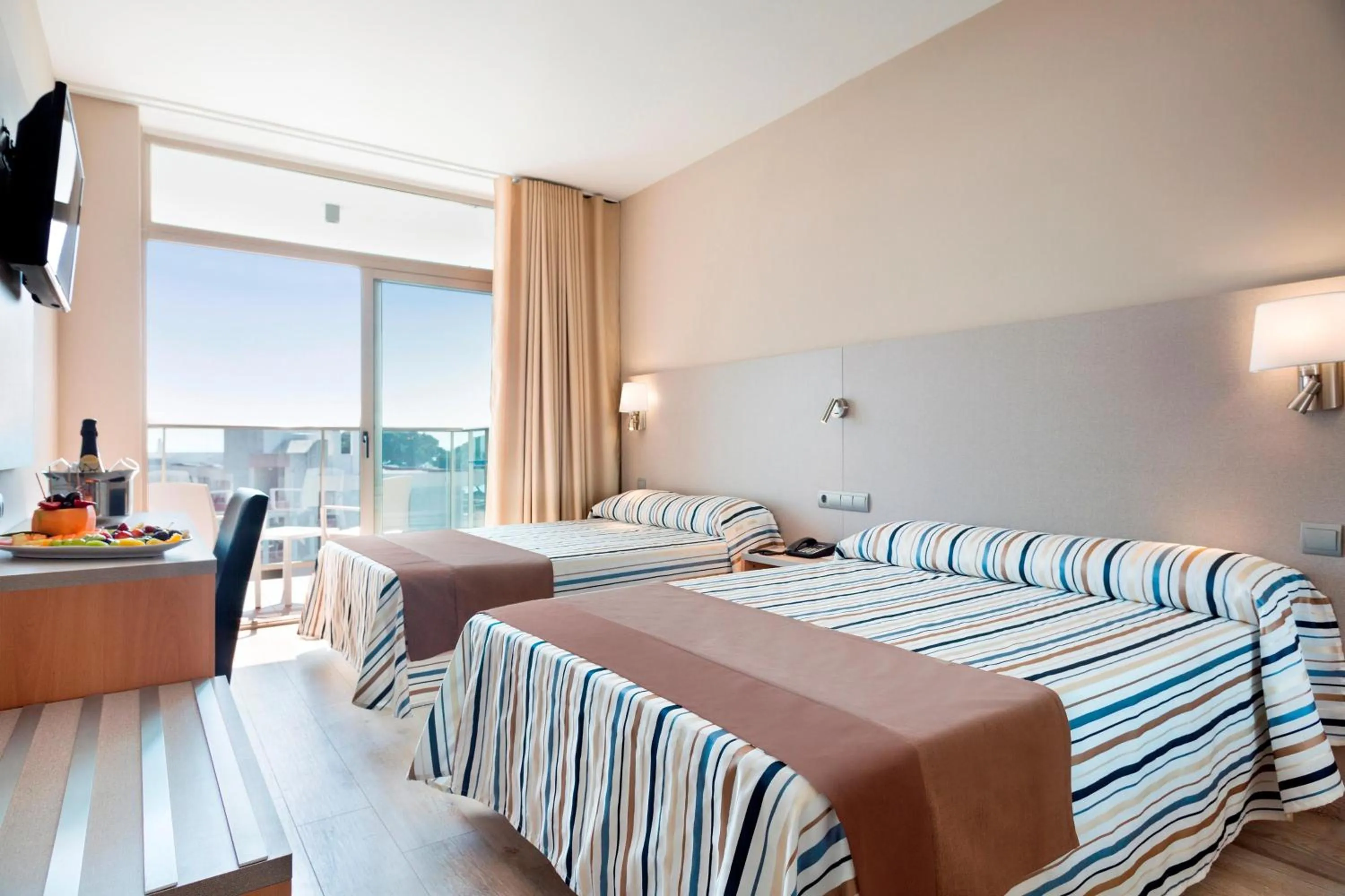 Photo of the whole room, Bed in Hotel Best Cambrils