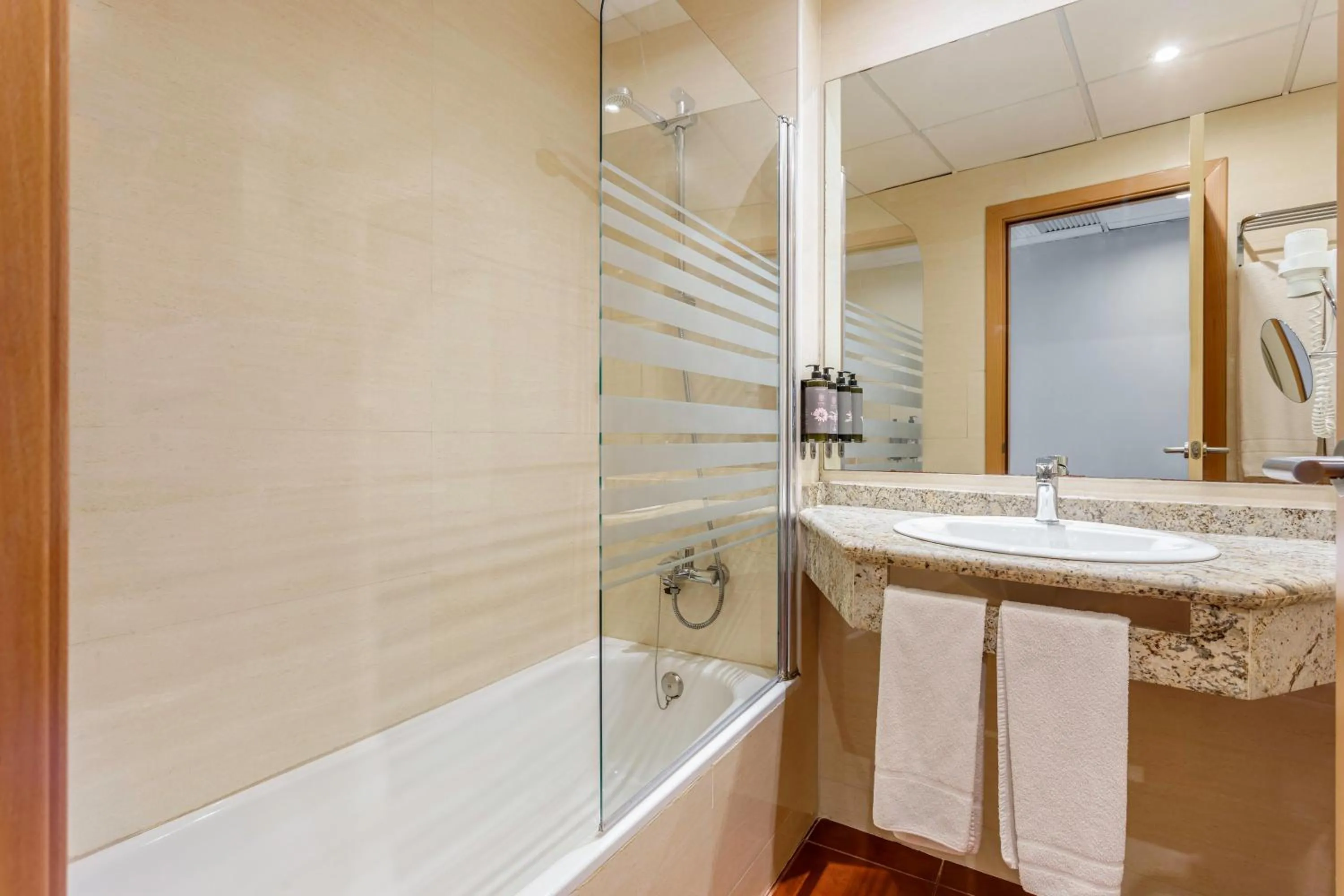 Bathroom in Hotel Best Cambrils