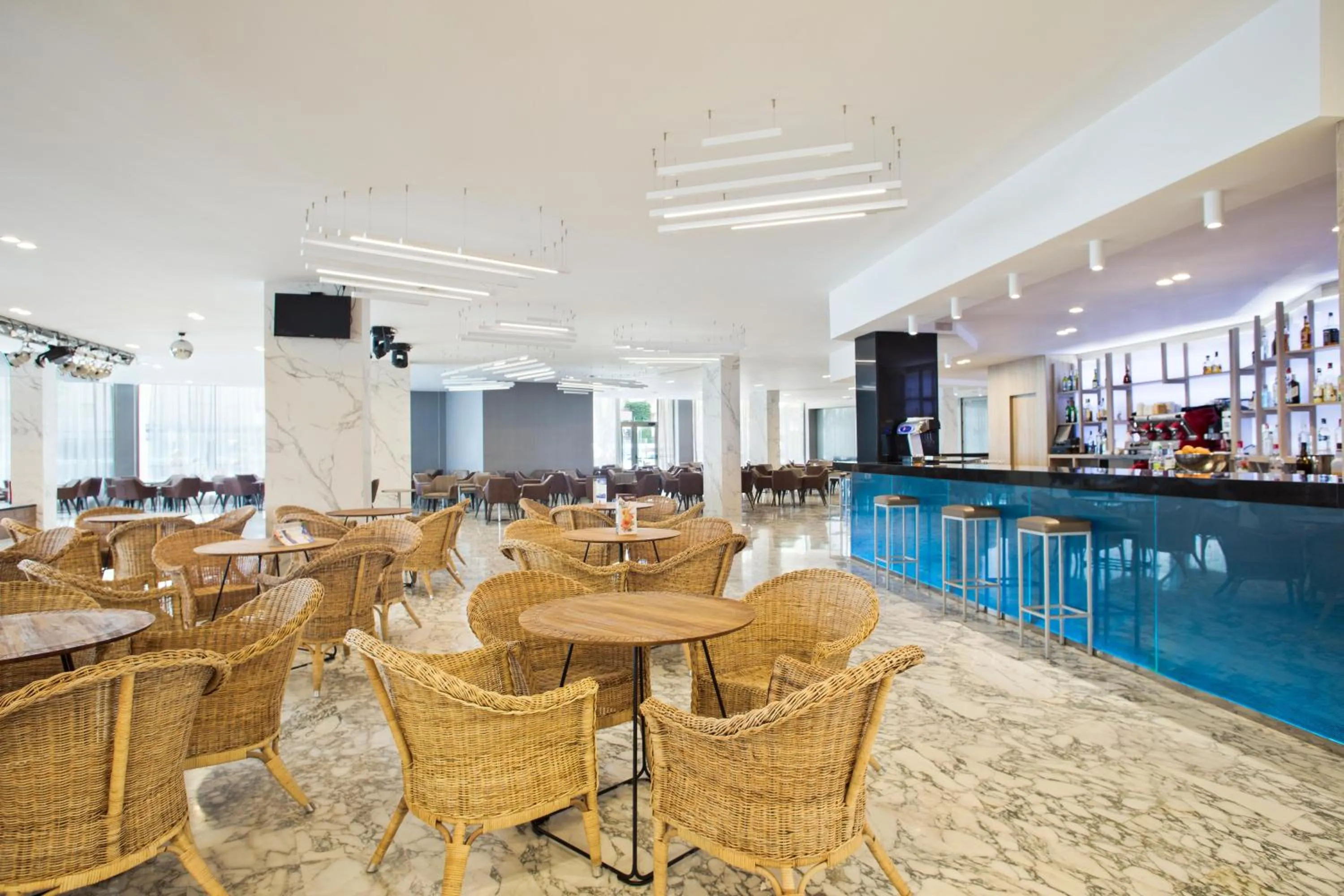 Lounge or bar in Hotel Best Cambrils