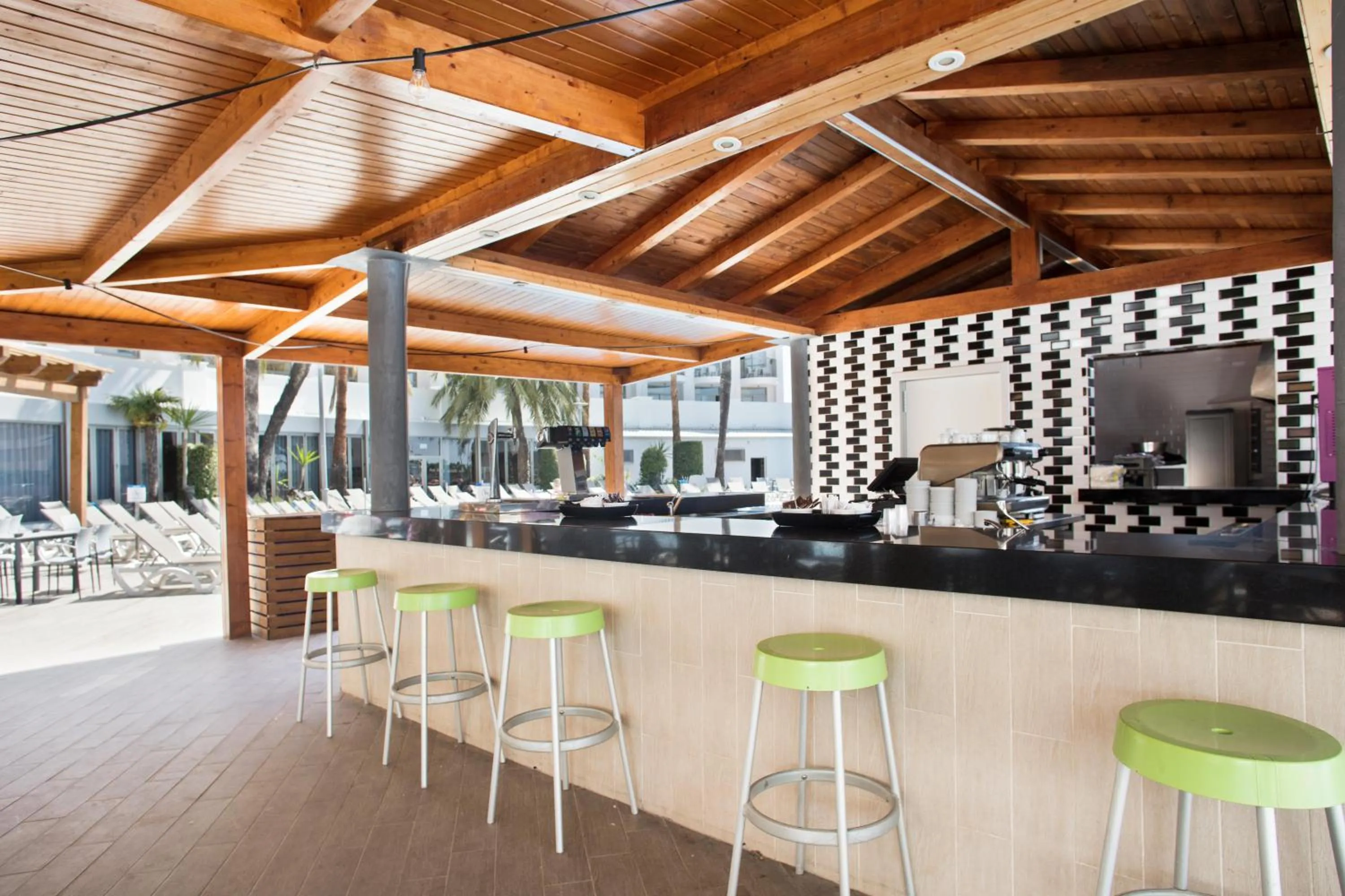 Lounge or bar in Hotel Best Cambrils