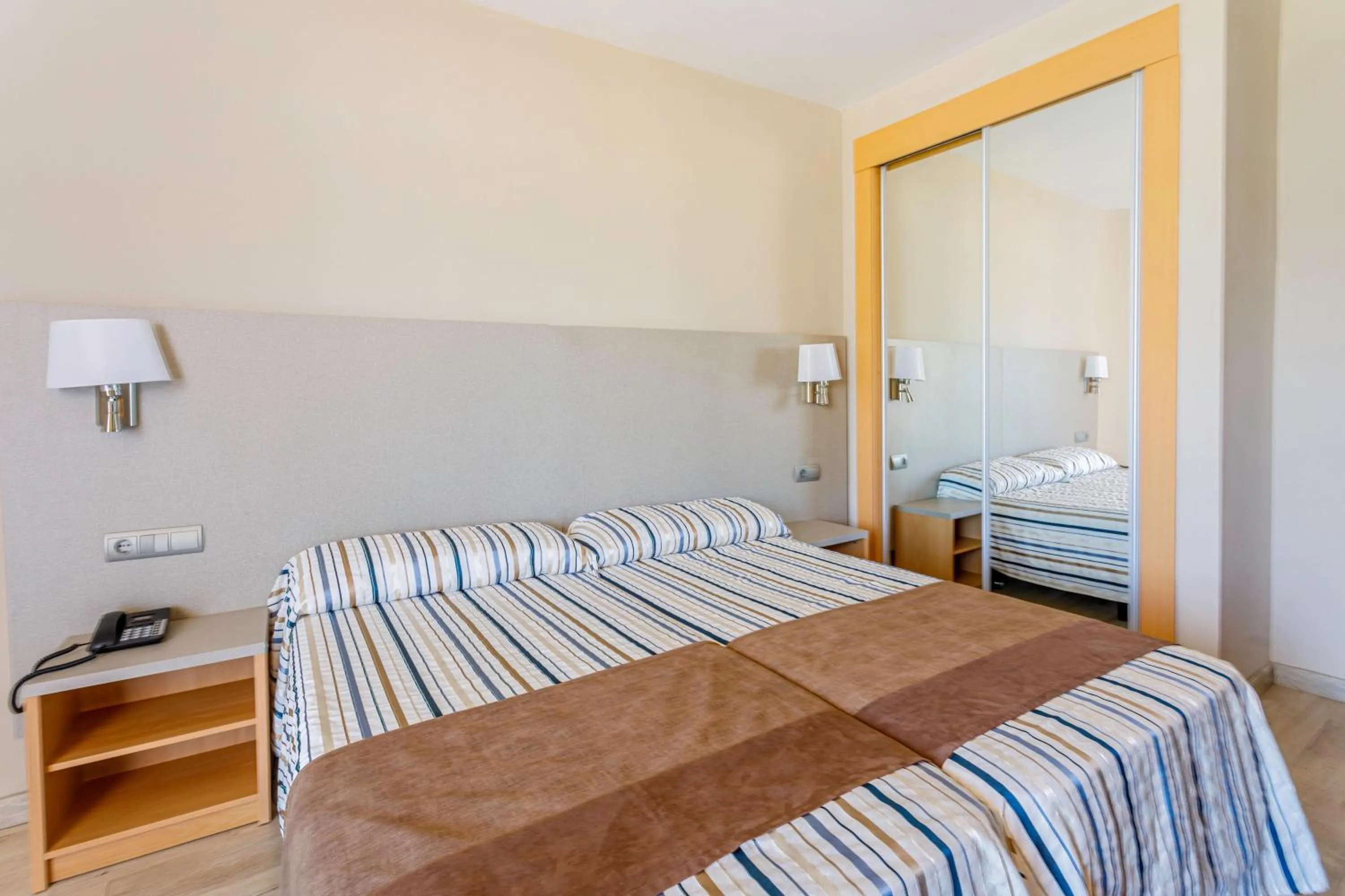 Photo of the whole room, Bed in Hotel Best Cambrils