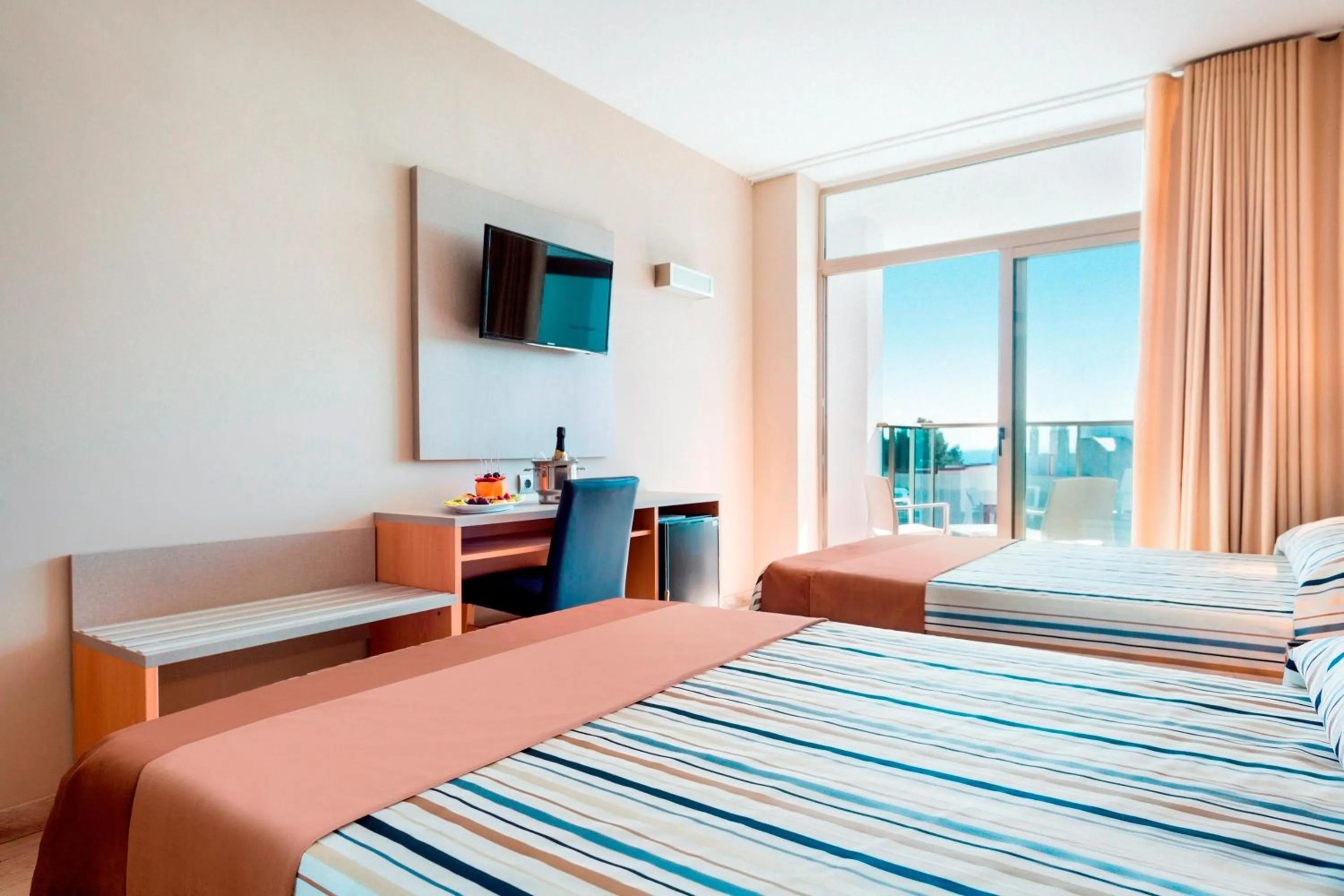 Photo of the whole room, Bed in Hotel Best Cambrils