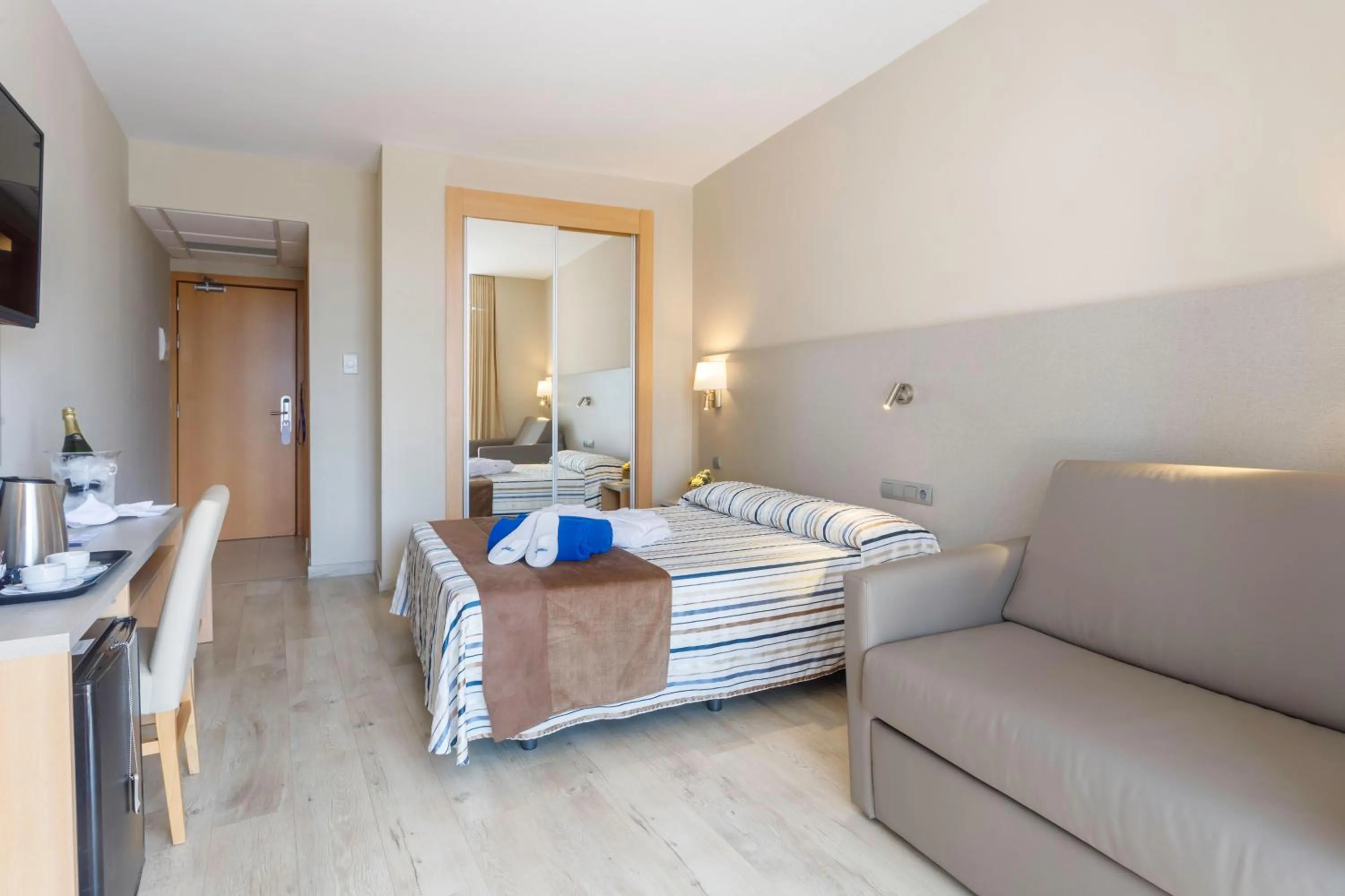 Photo of the whole room, Bed in Hotel Best Cambrils