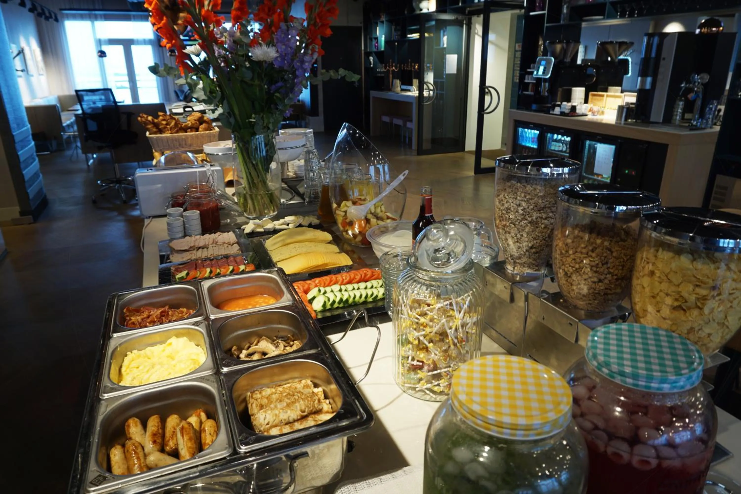 Restaurant/places to eat in Amadi Panorama Hotel