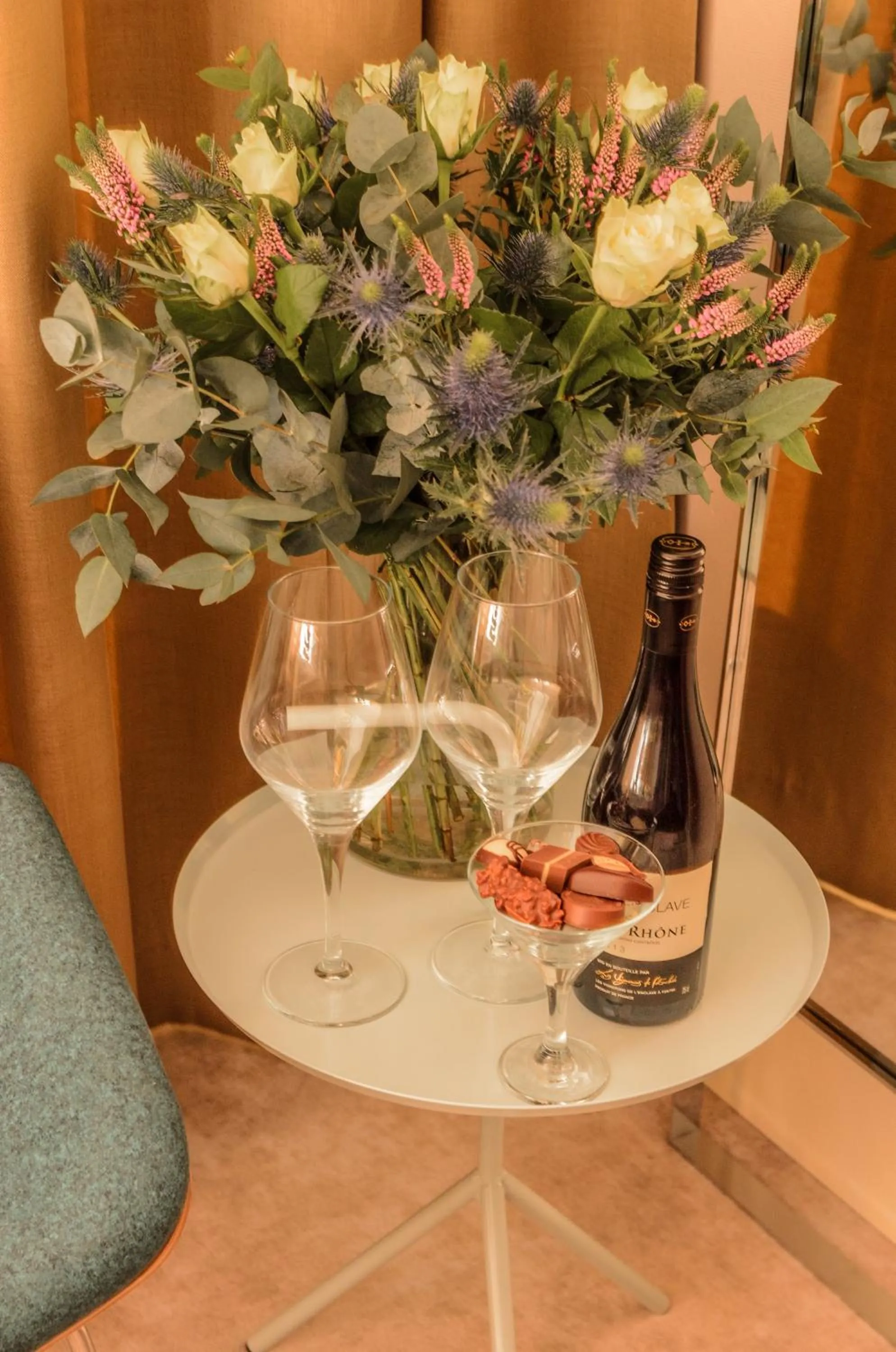 Decorative detail in Amadi Panorama Hotel