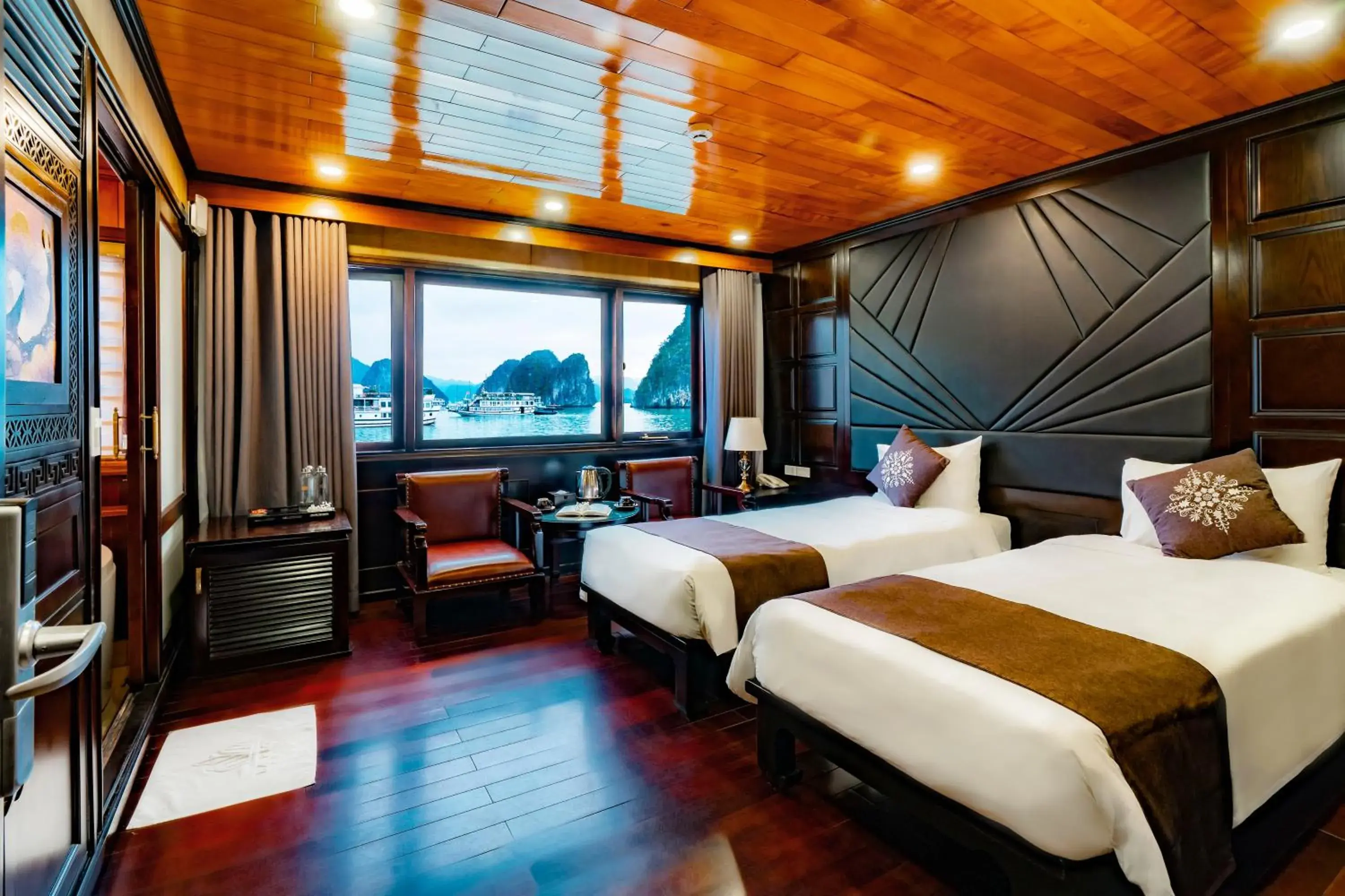 Imperia Suite with Whirlpool Bath - 2 Days 1 Night in La Regina Royal Cruise Imperia Suite with Whirlpool Bath - 2 Days 1 Night in La Regina Royal Cruise