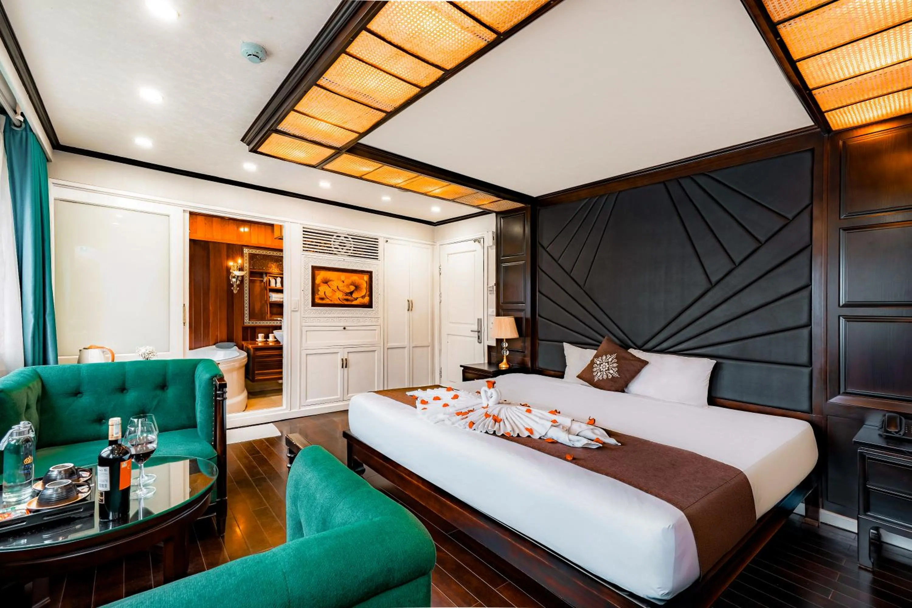 Bedroom, Bed in La Regina Royal Cruise