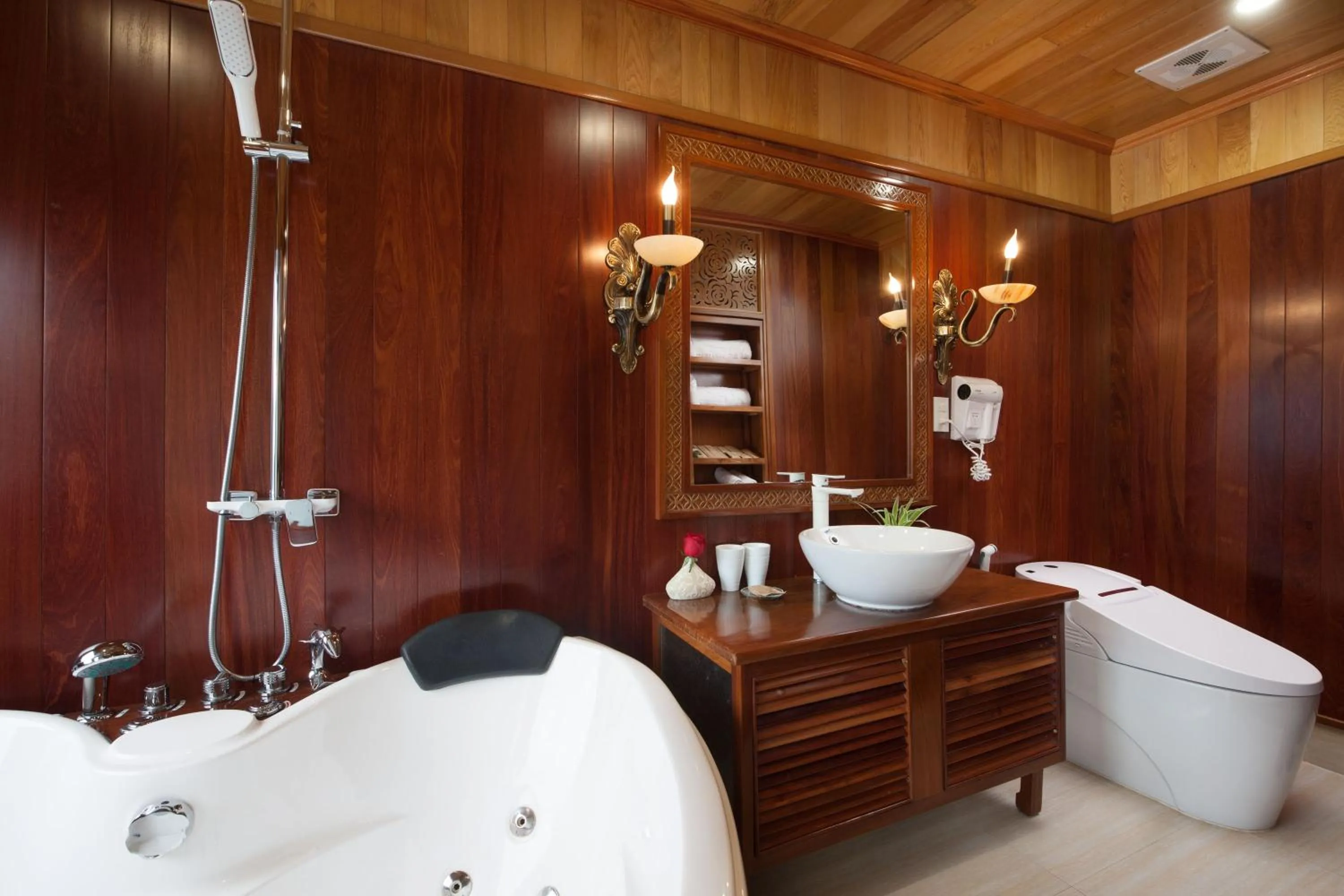 Bathroom in La Regina Royal Cruise