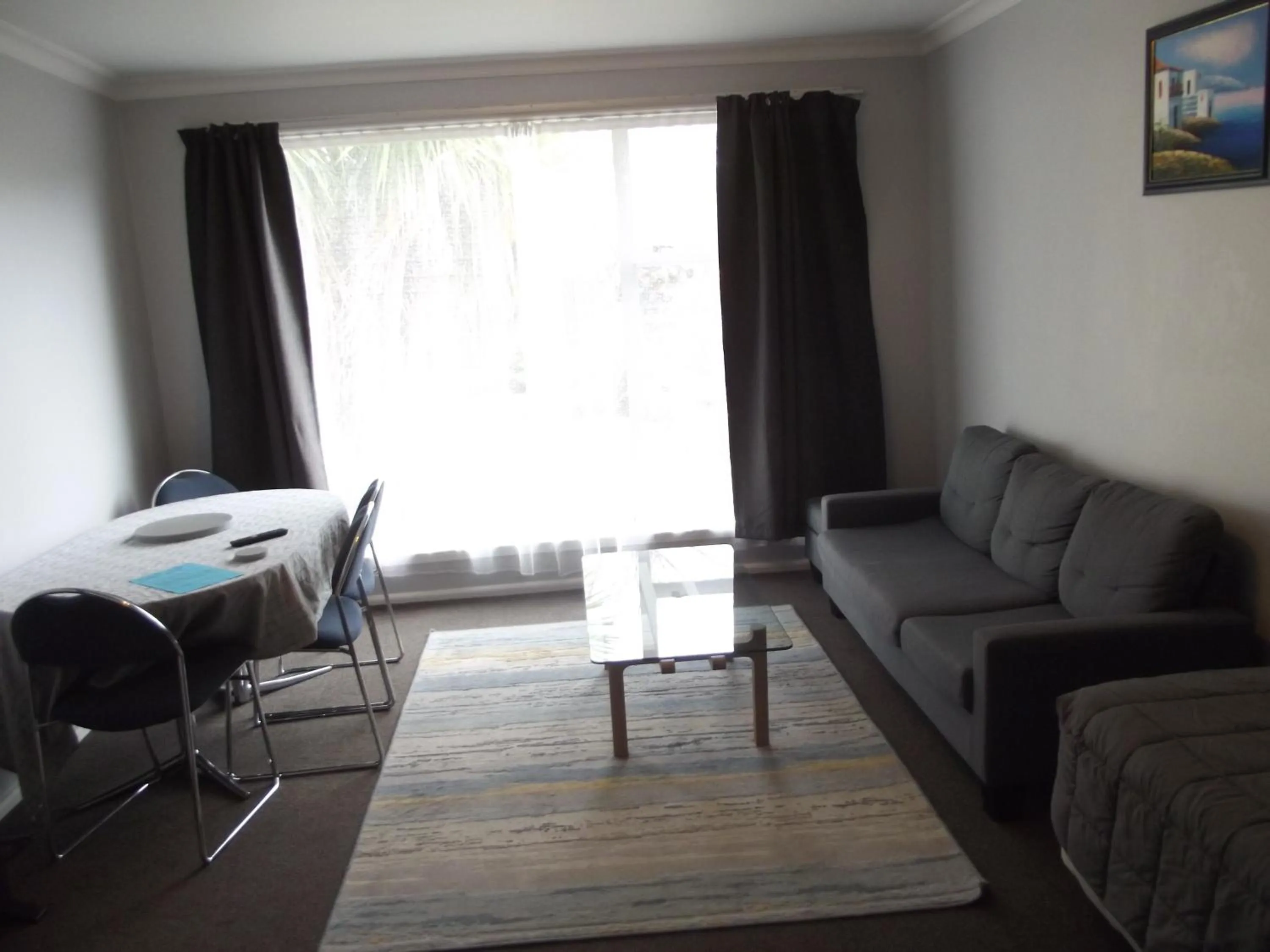 Living room in Admiral Motel