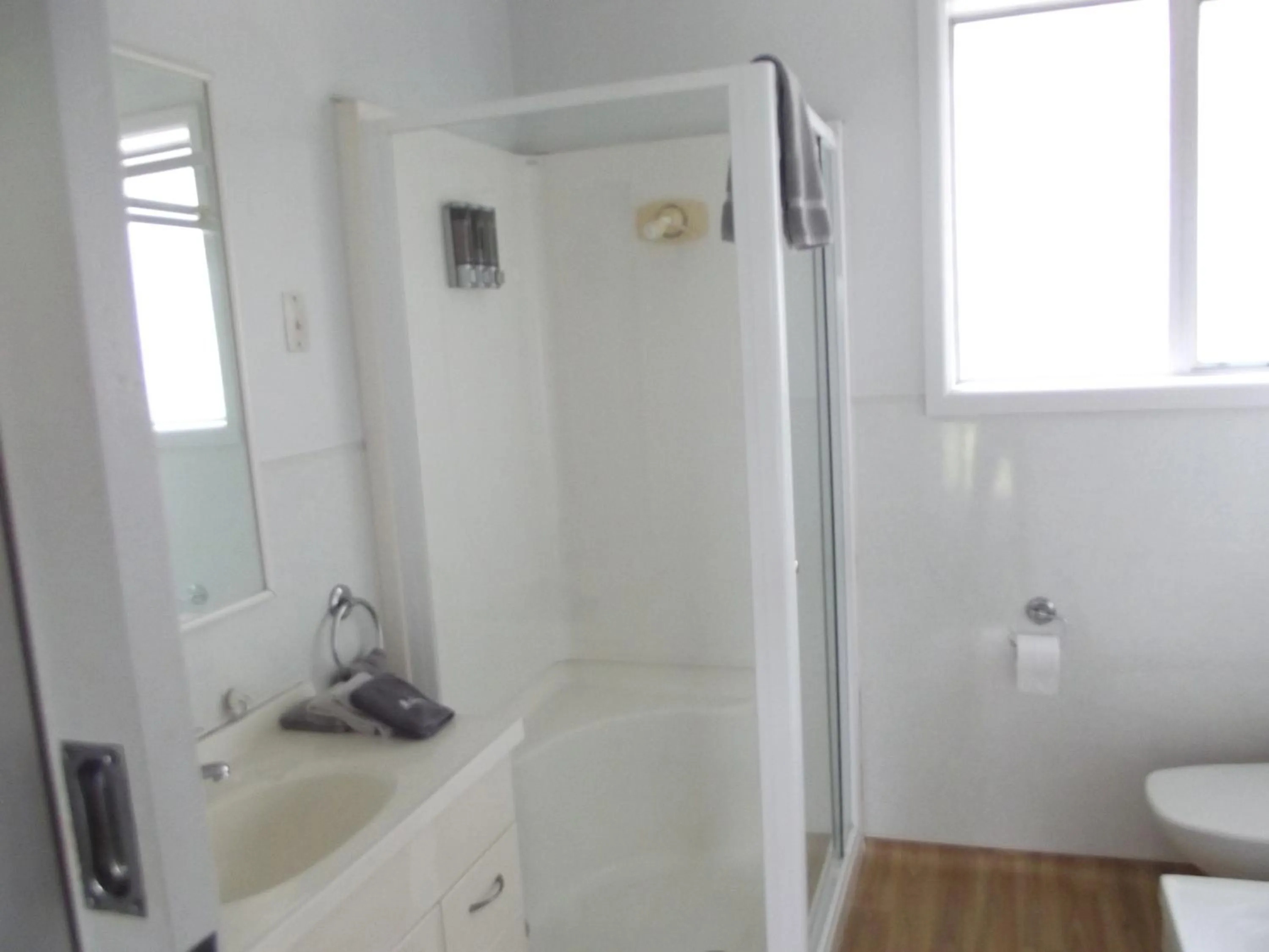 Bathroom in Admiral Motel