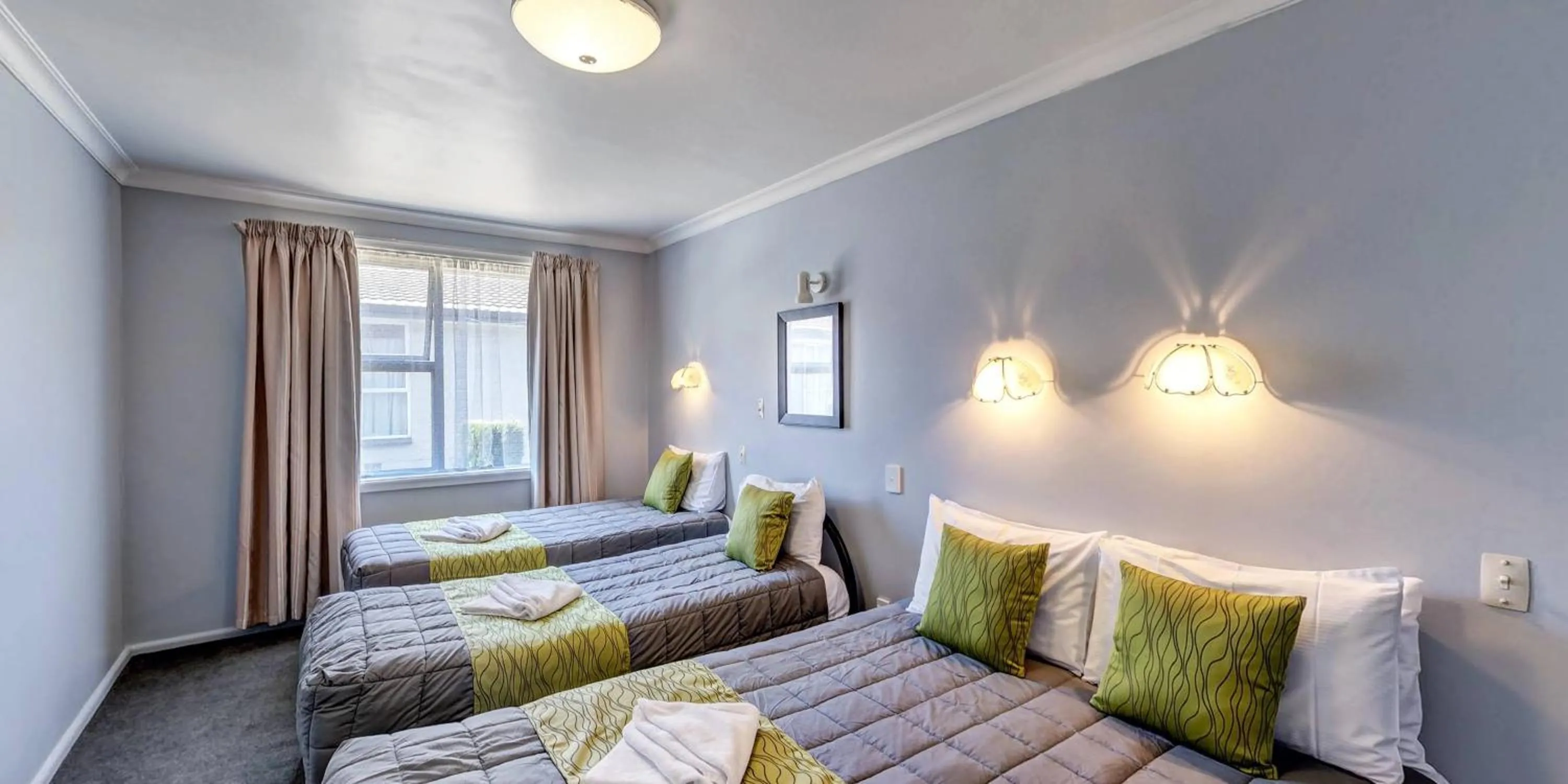 Bedroom, Bed in Admiral Motel