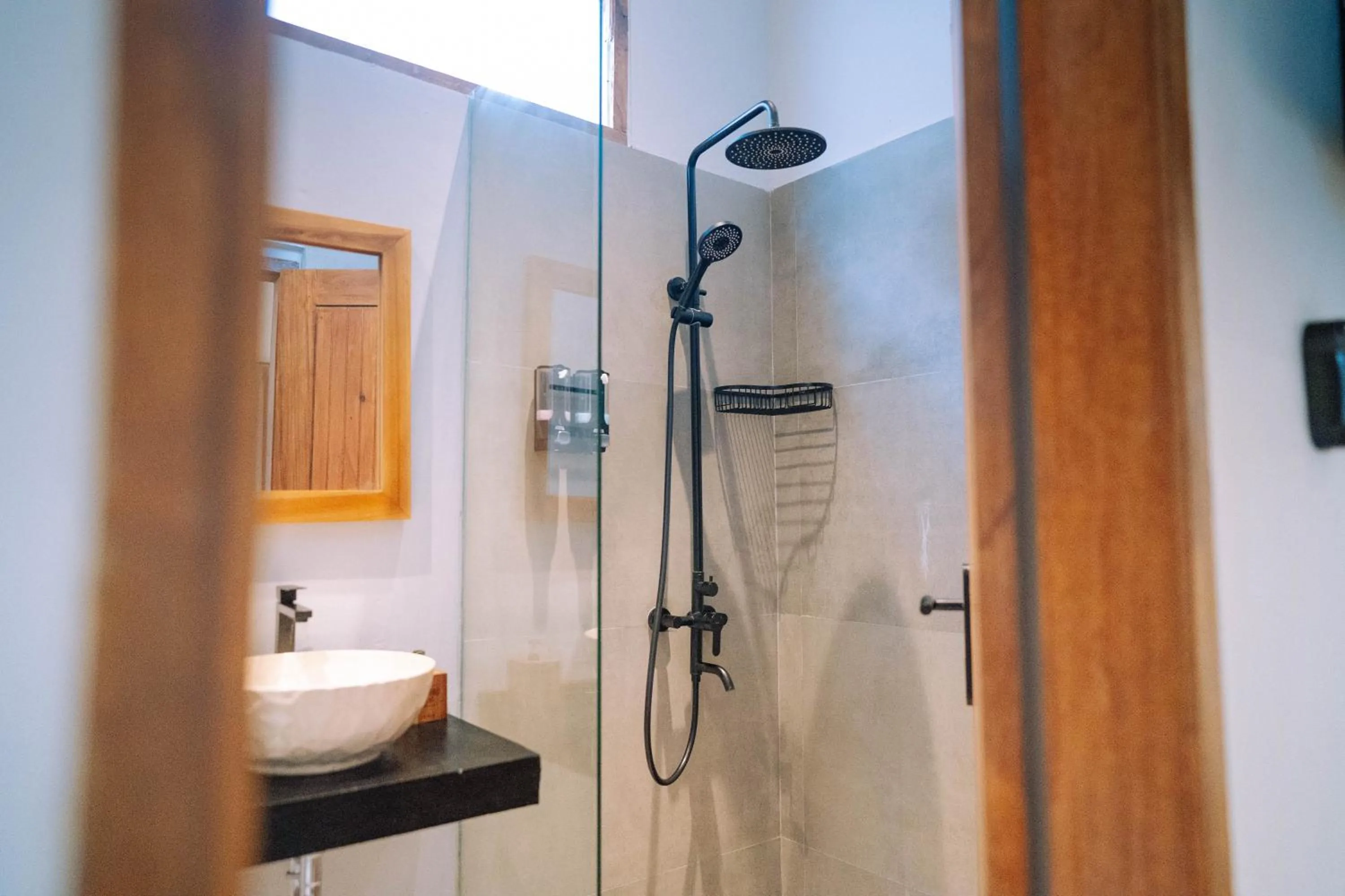 Shower in Susurro Villas - New Cozy Bungalow - Private Kitchen - Free Gym Access - 80Mbps WiFi