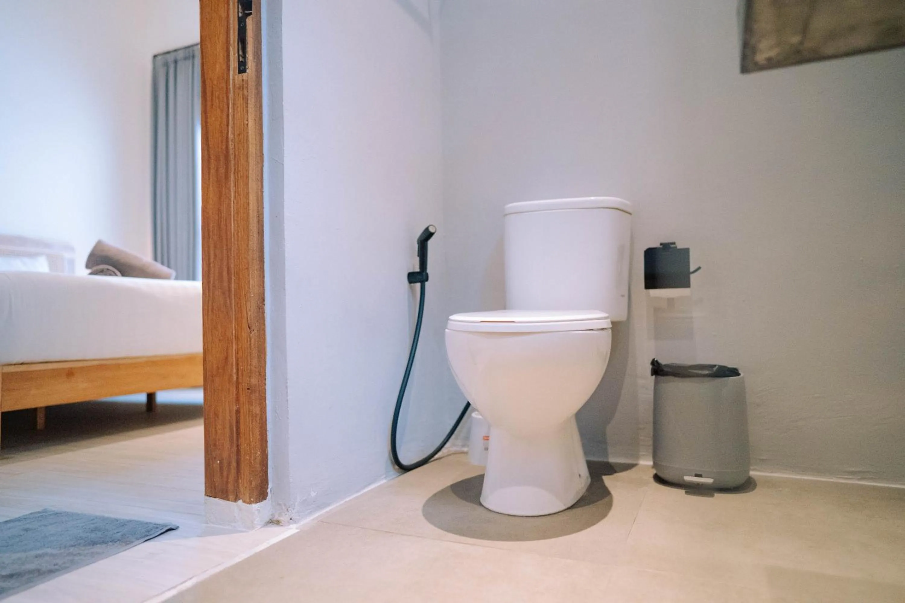 Toilet, Bed in Susurro Villas - New Cozy Bungalow - Private Kitchen - Free Gym Access - 80Mbps WiFi