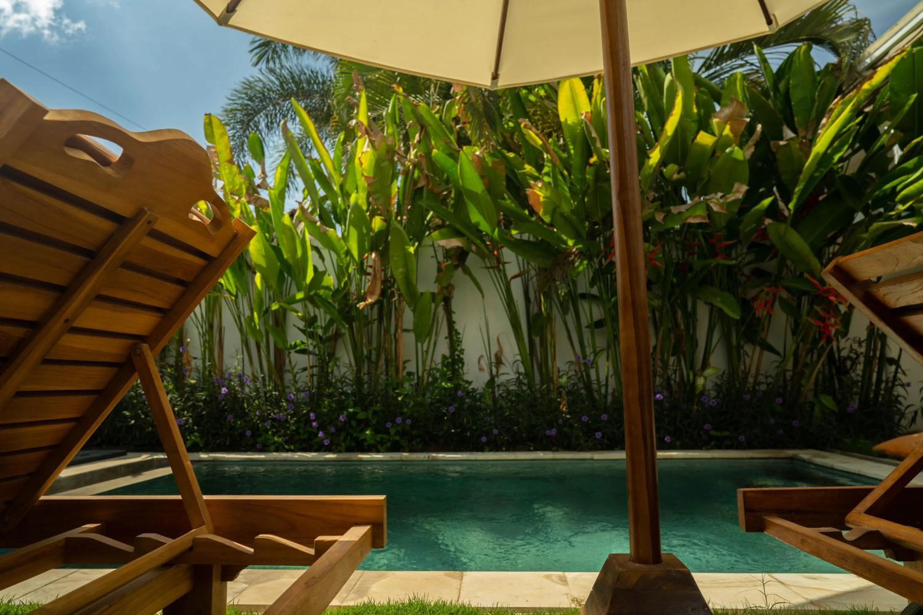 Property building in Susurro Villas - New Cozy Bungalow - Private Kitchen - Free Gym Access - 80Mbps WiFi