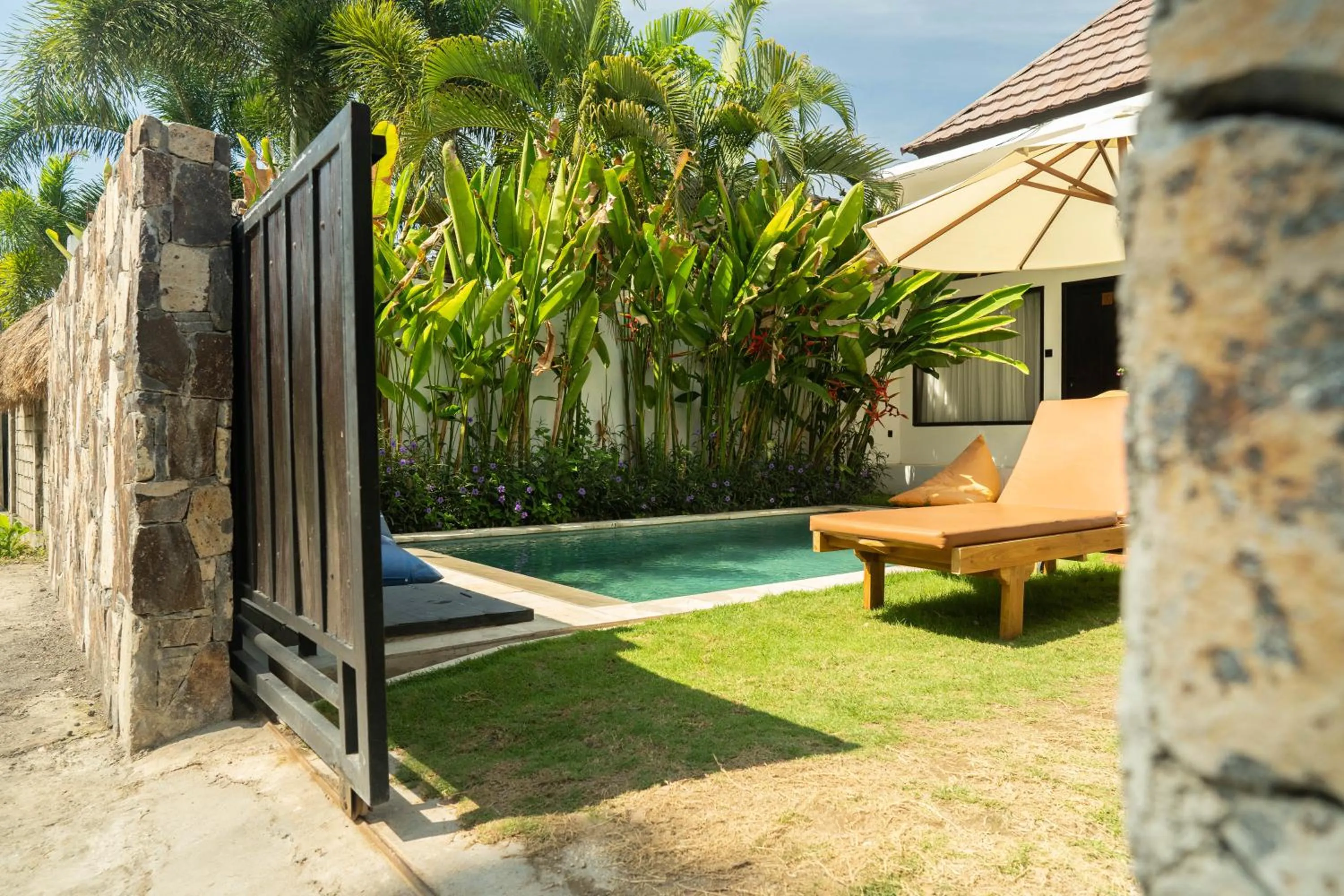 Garden in Susurro Villas - New Cozy Bungalow - Private Kitchen - Free Gym Access - 80Mbps WiFi