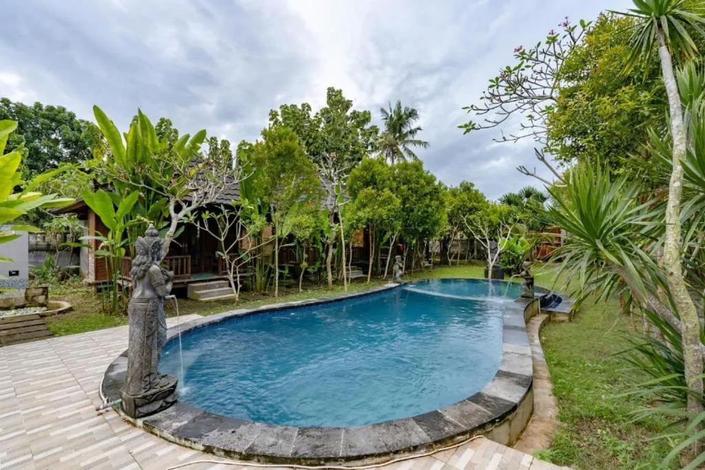 Swimming pool in Raira's Villas Lembongan
