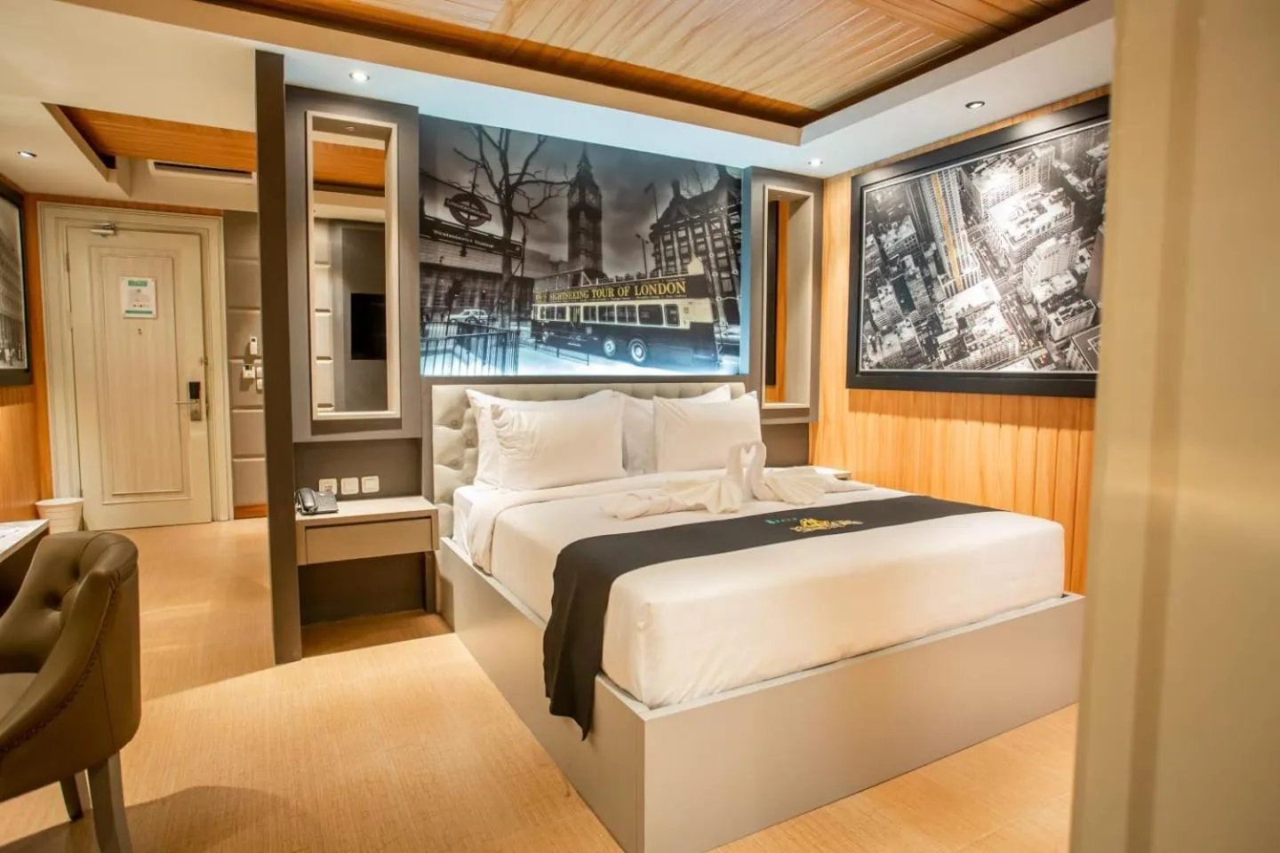 Bedroom, Bed in Avery De Grand City Hotel Bandung