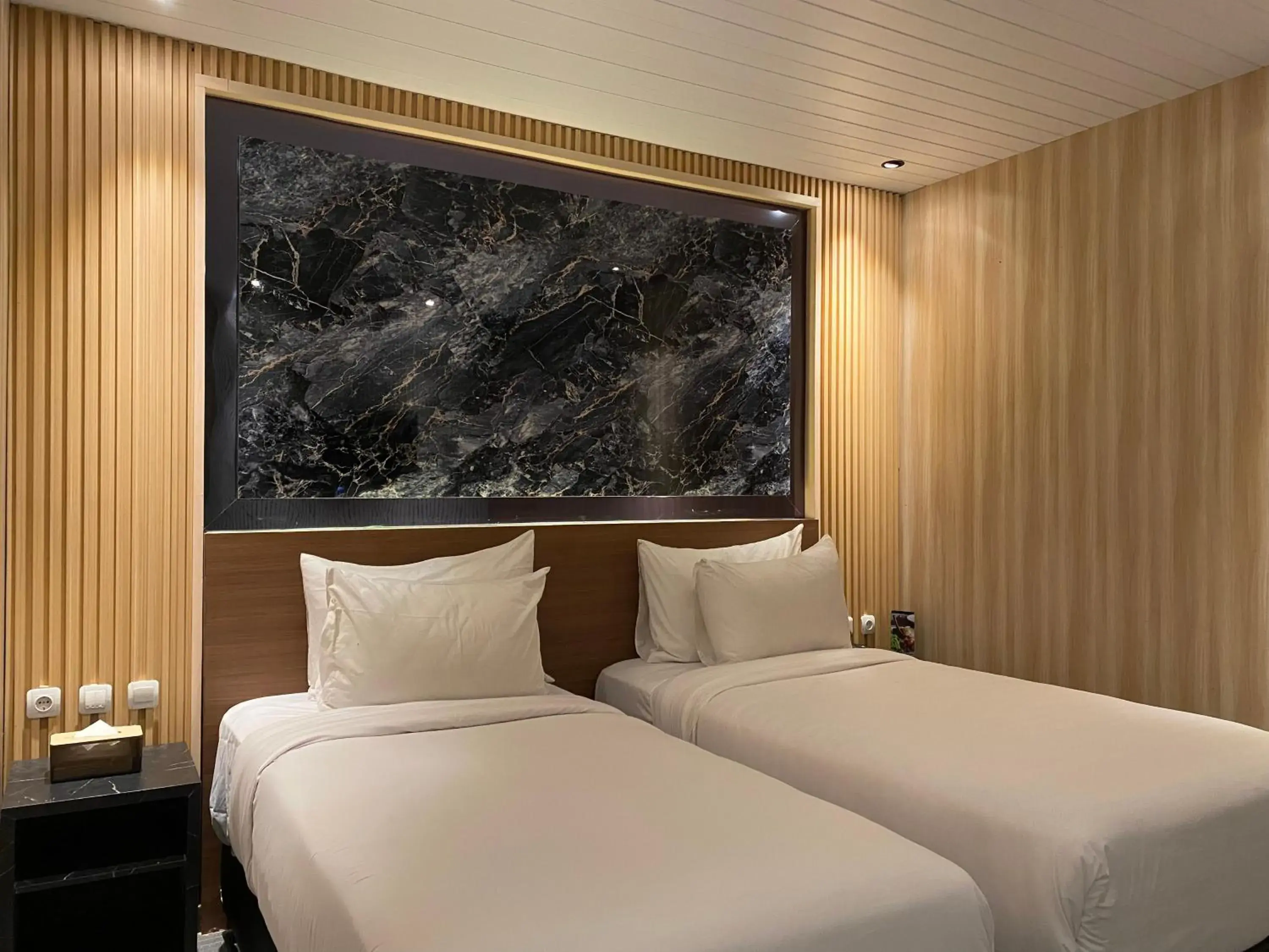 Deluxe Twin Room in Avery De Grand City Hotel Bandung Deluxe Twin Room in Avery De Grand City Hotel Bandung