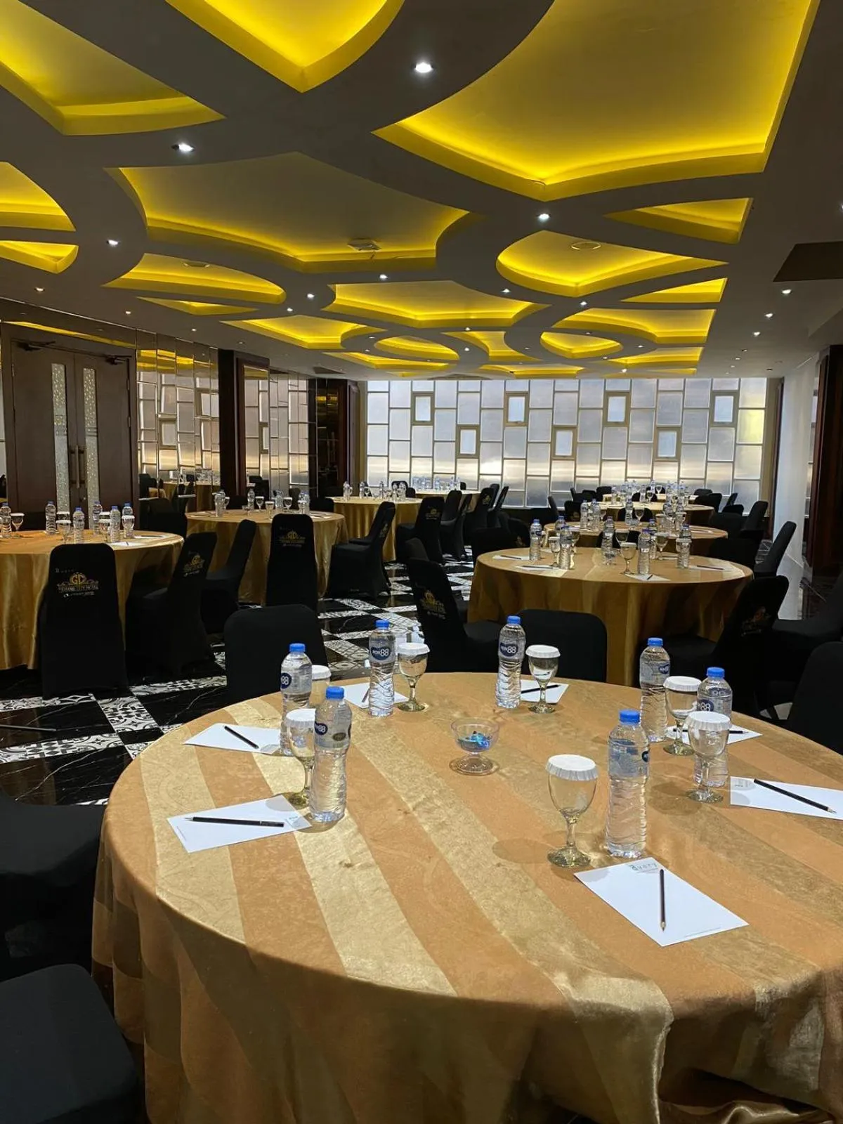 Avery De Grand City Hotel Bandung