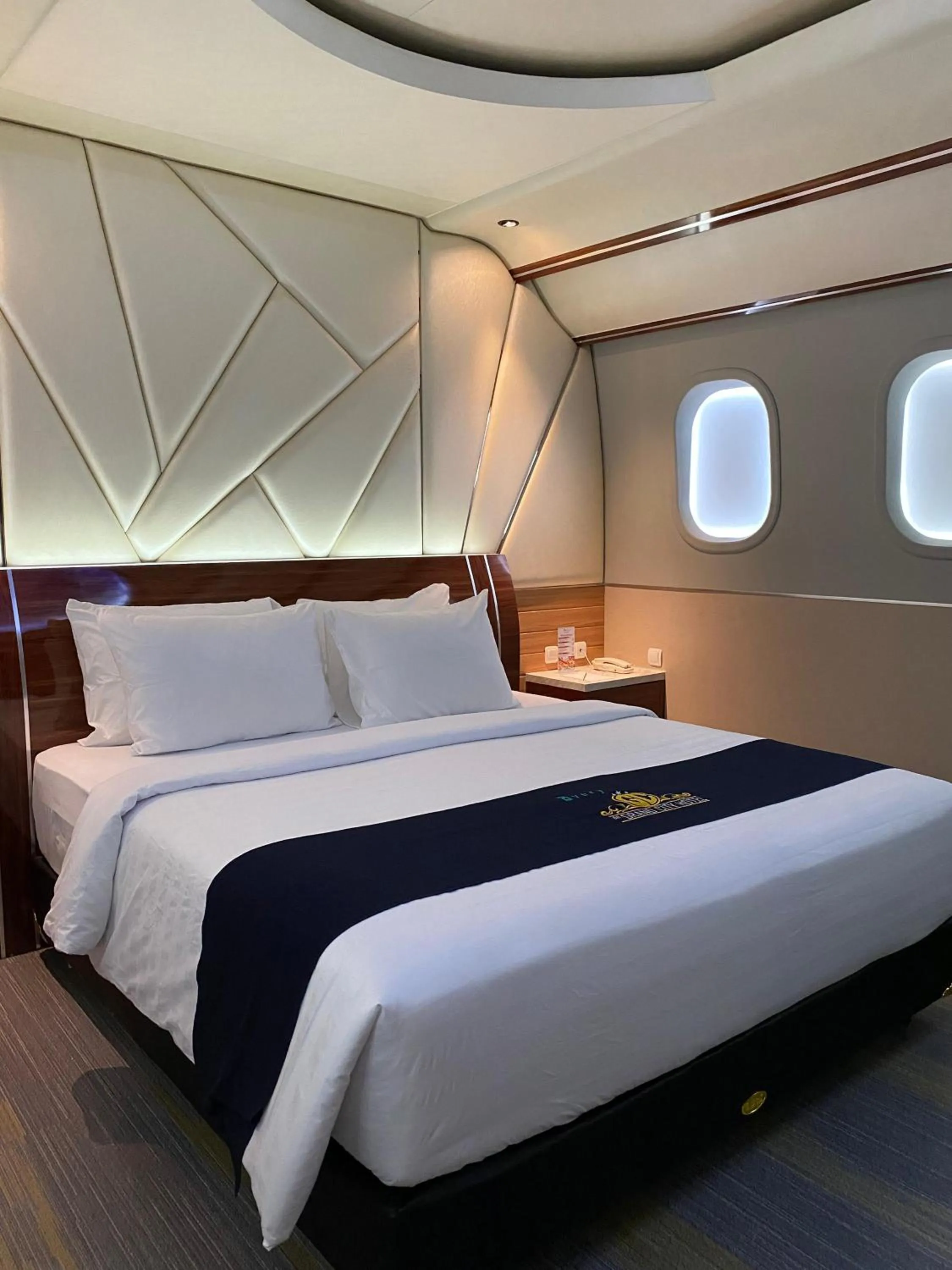 Bedroom, Bed in Avery De Grand City Hotel Bandung