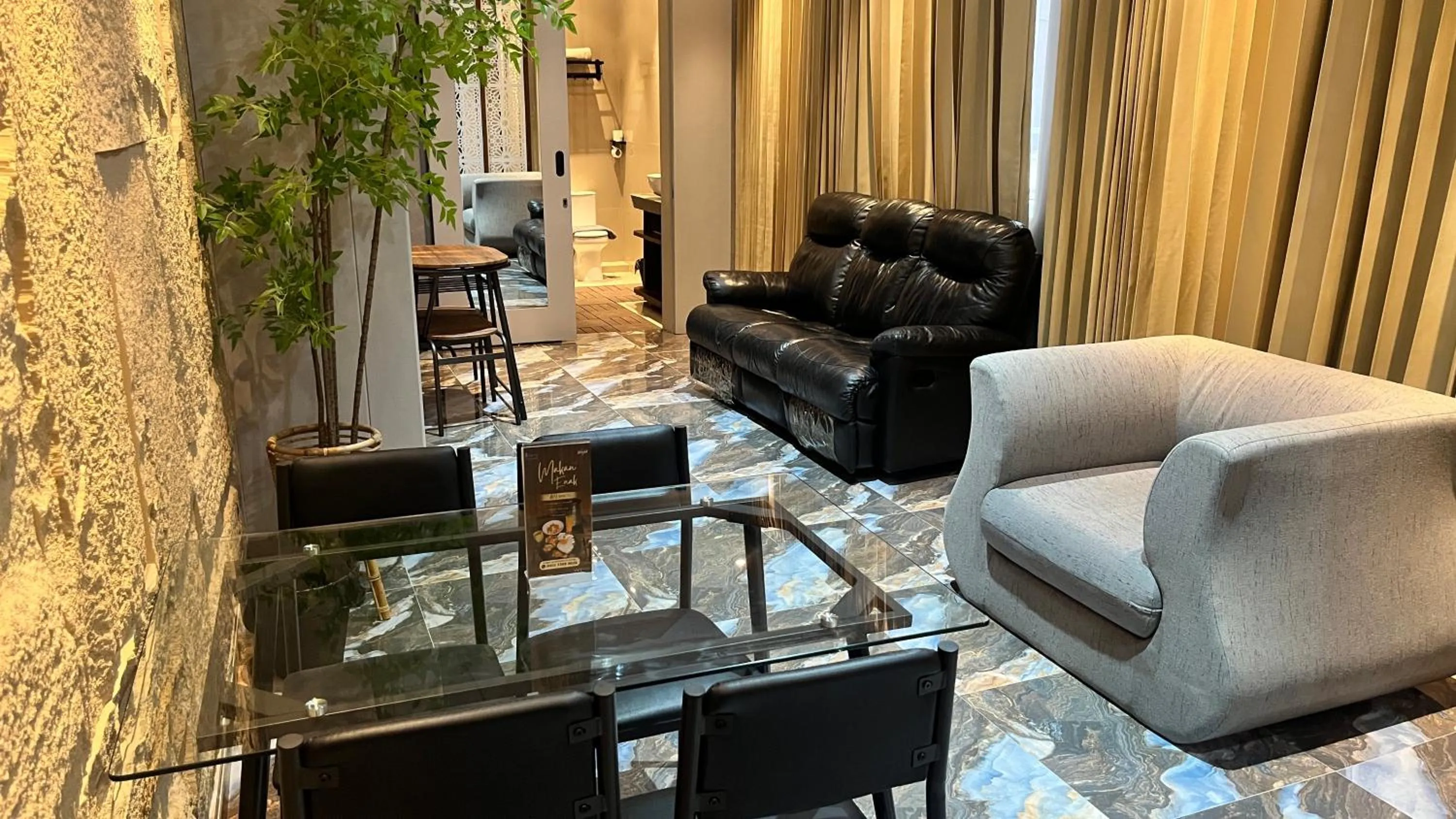 Living room in Avery De Grand City Hotel Bandung