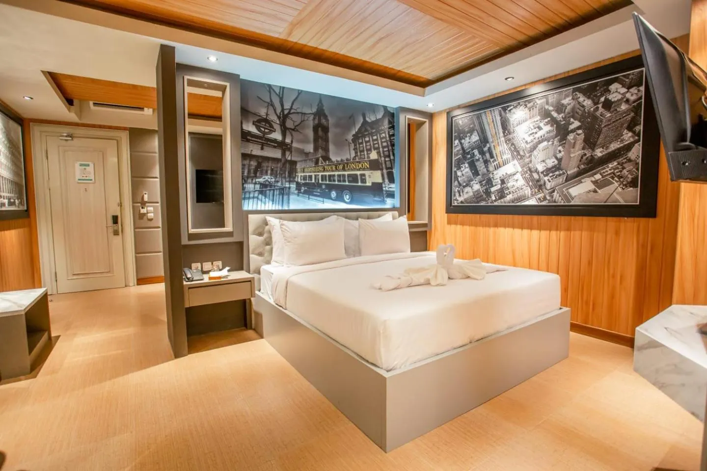 Bedroom, Bed in Avery De Grand City Hotel Bandung