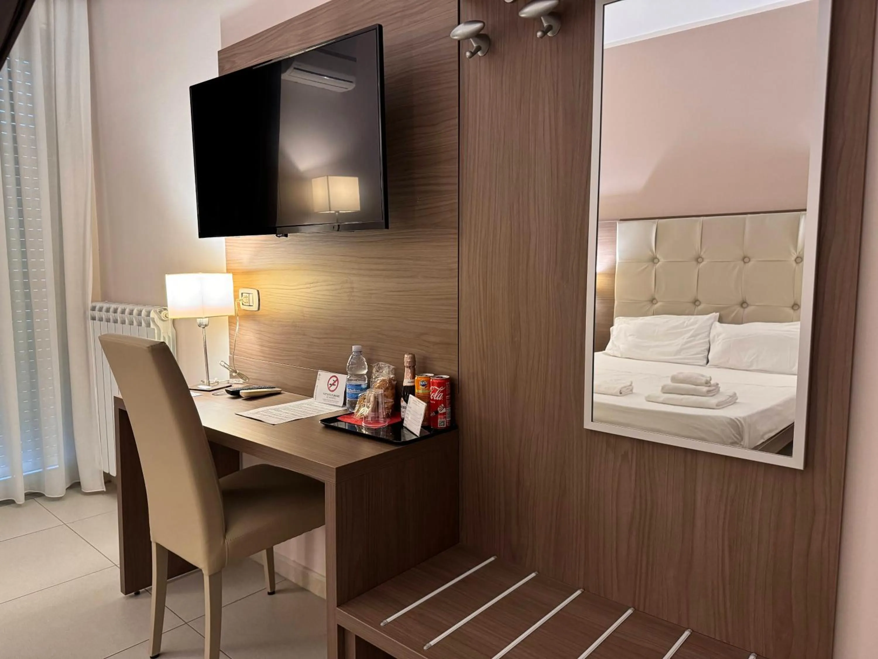 TV and multimedia, Bed in Brain Rooms - Centro Città, Pulizia Giornaliera, Colazione Inclusa