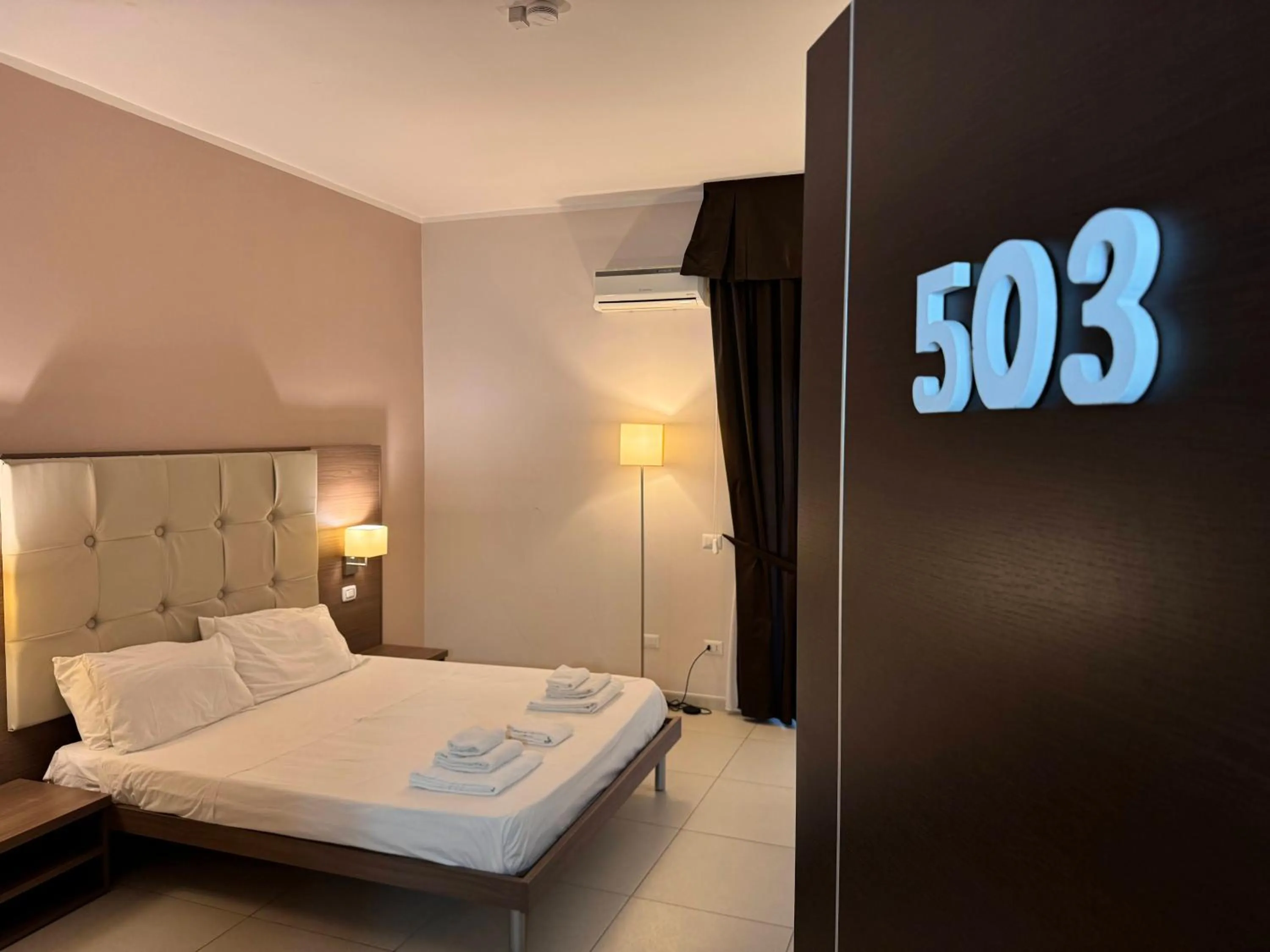 Photo of the whole room, Bed in Brain Rooms - Centro Città, Pulizia Giornaliera, Colazione Inclusa