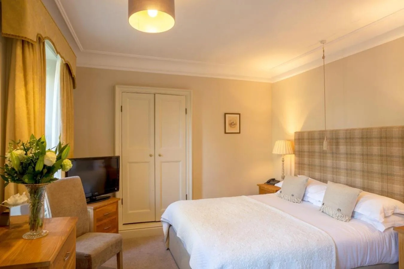 Bed in The Burgoyne - Stunning Hotel with Amazing Views and Impeccable Service