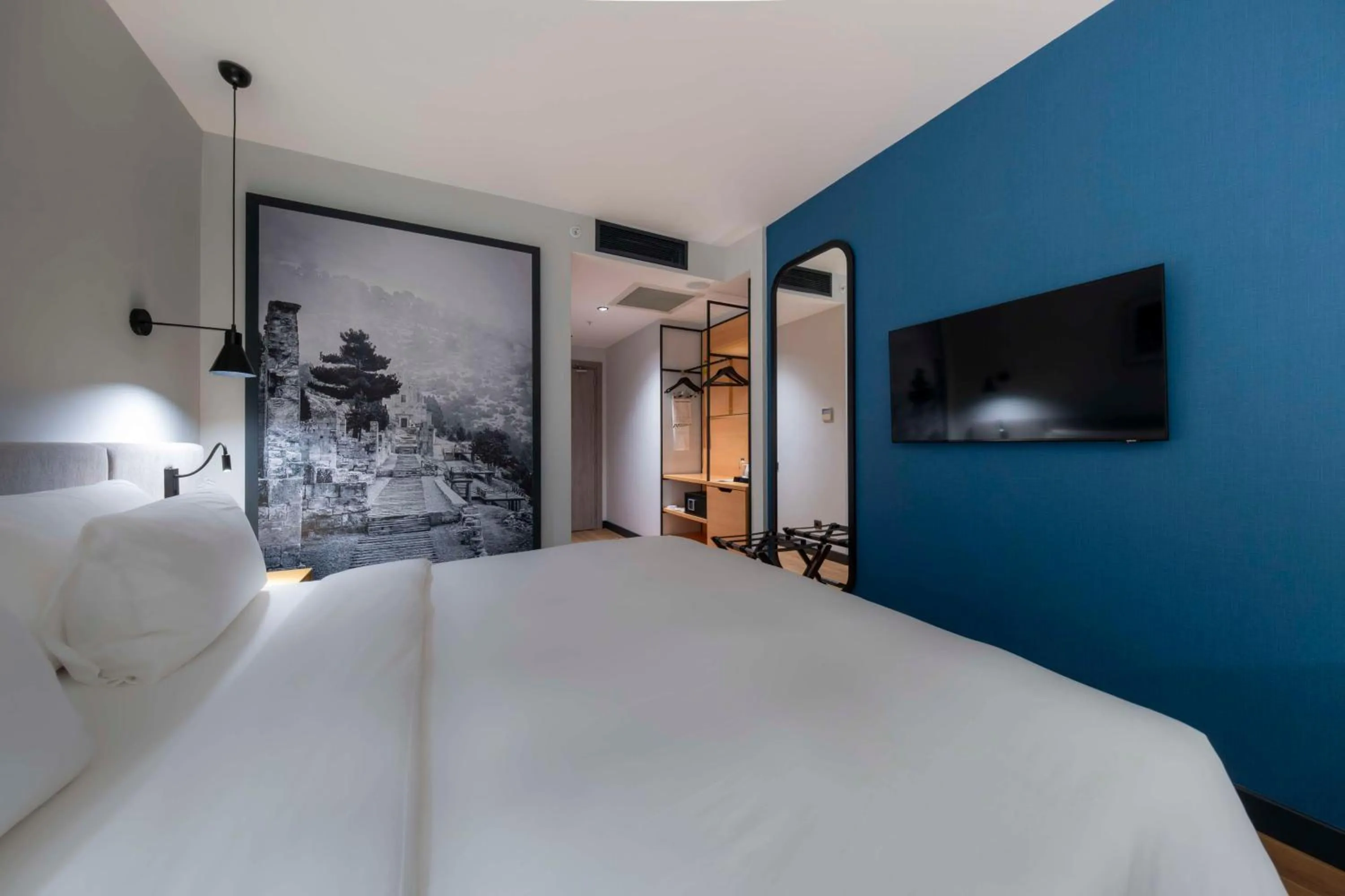 Bedroom, Bed in Radisson Hotel Mersin