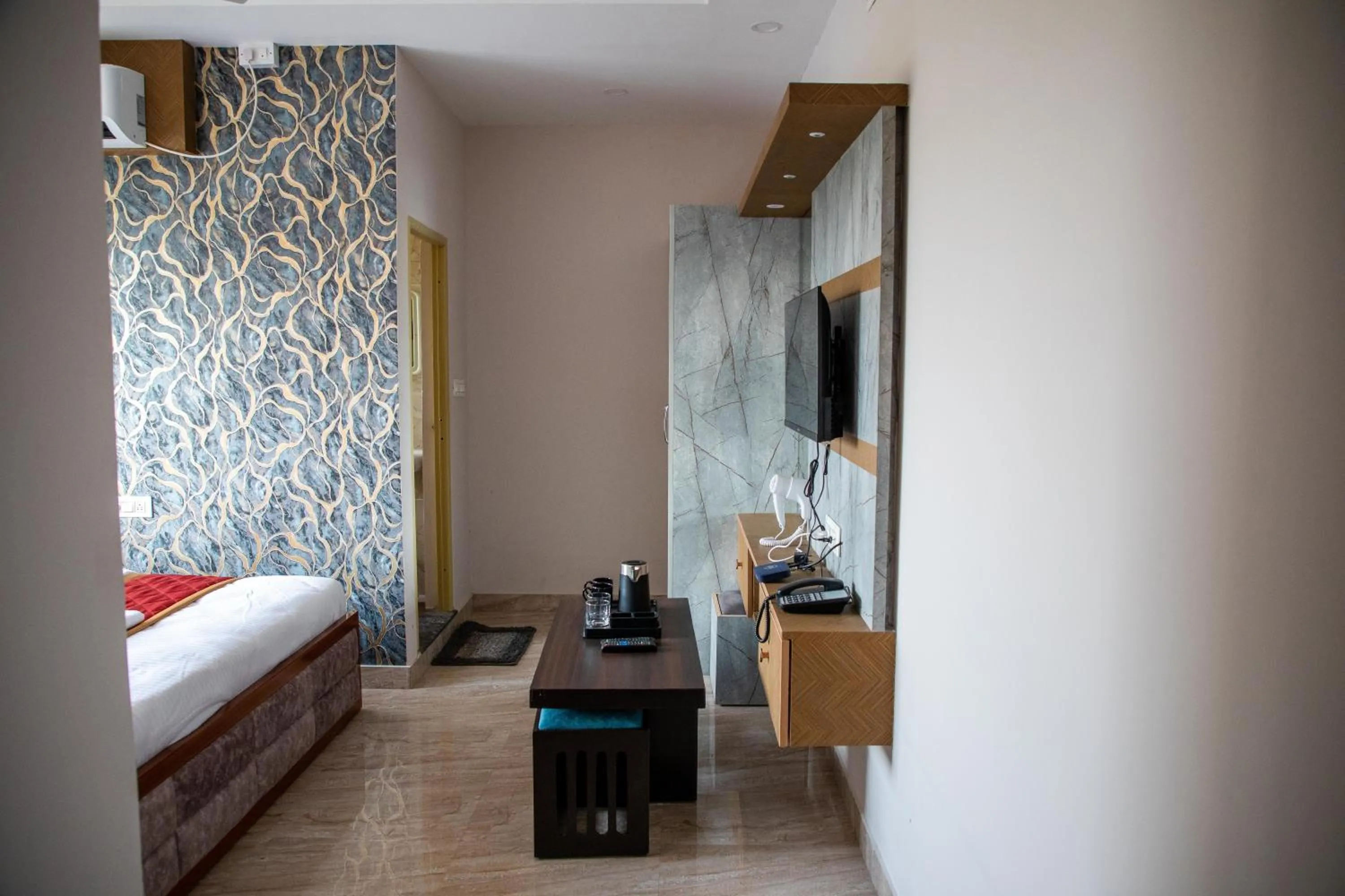 TV and multimedia, Bed in Serenity Stay Inn