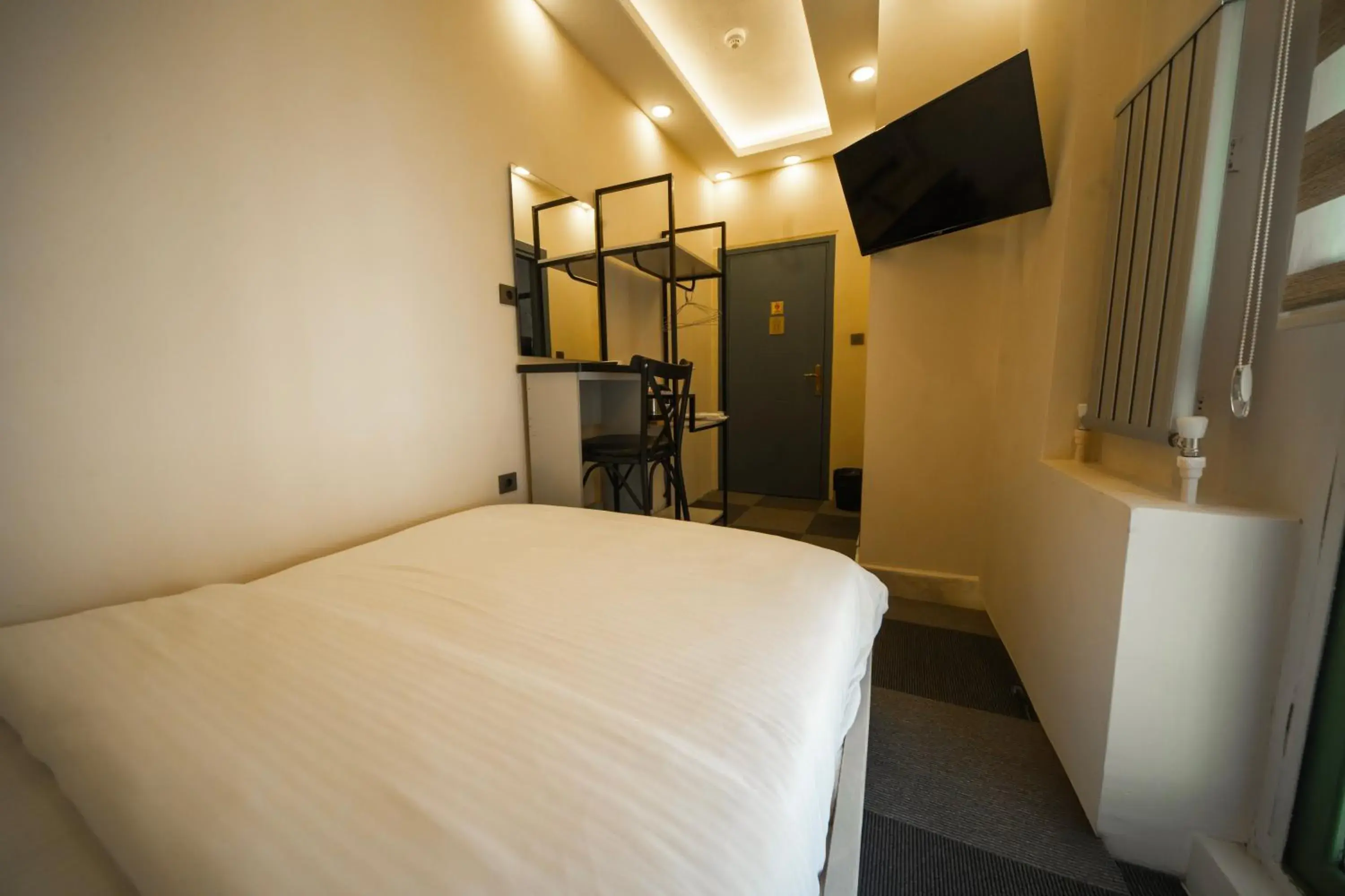 Economy Double Room - single occupancy in Grand Rafinn Boutique Hotel Economy Double Room - single occupancy in Grand Rafinn Boutique Hotel