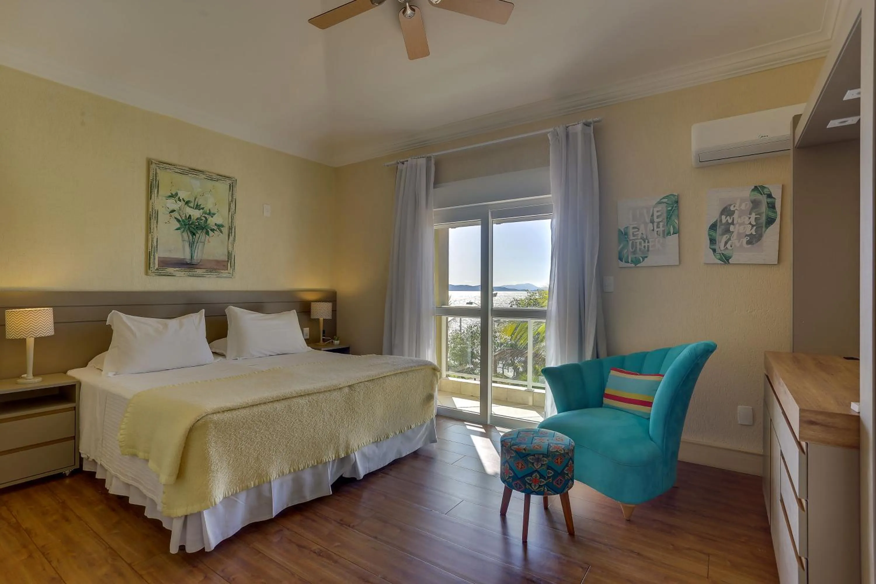 Bedroom, Bed in Villas Jurerê Residences