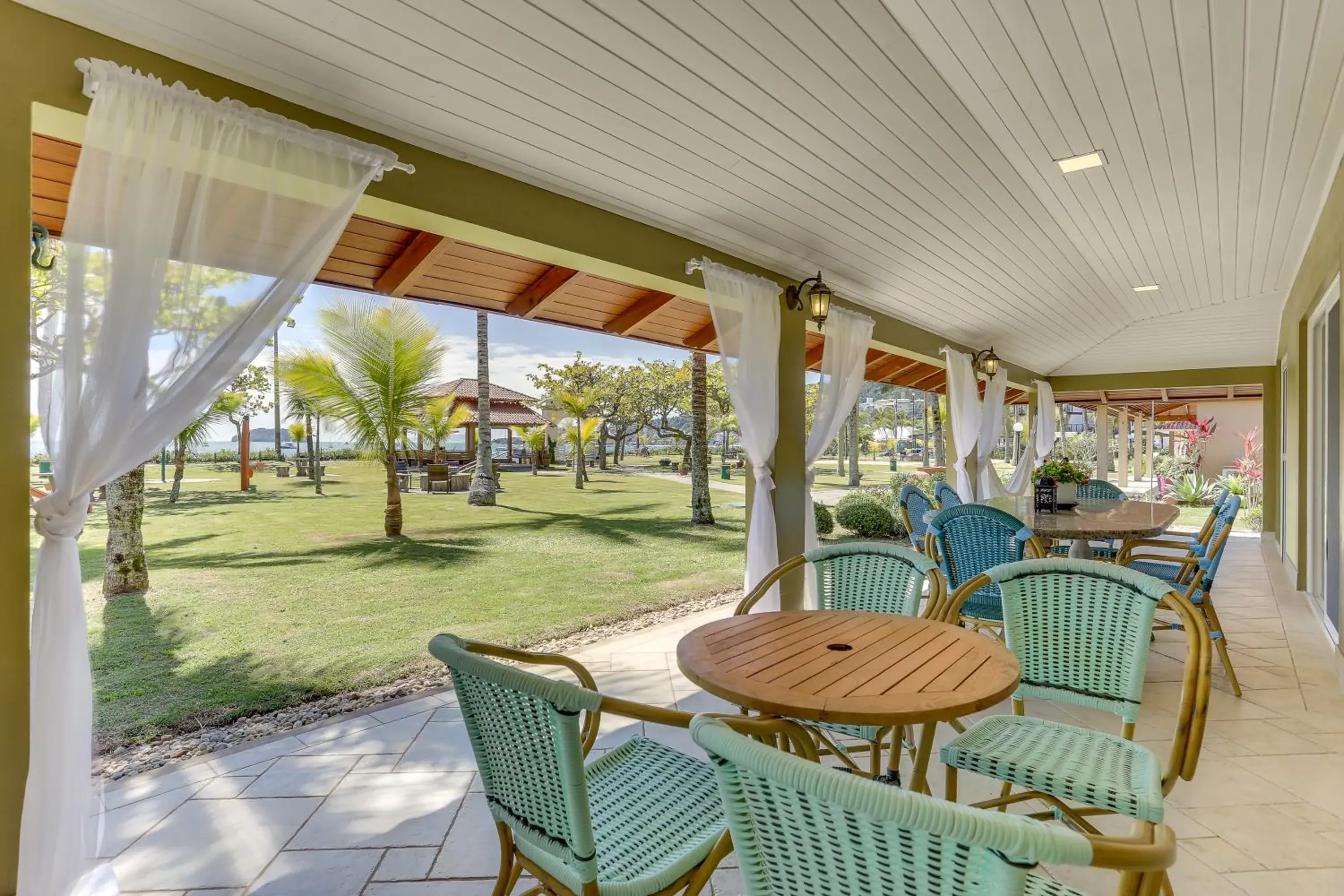 Five-Bedroom House 616 in Villas Jurerê Residences Five-Bedroom House 616 in Villas Jurerê Residences