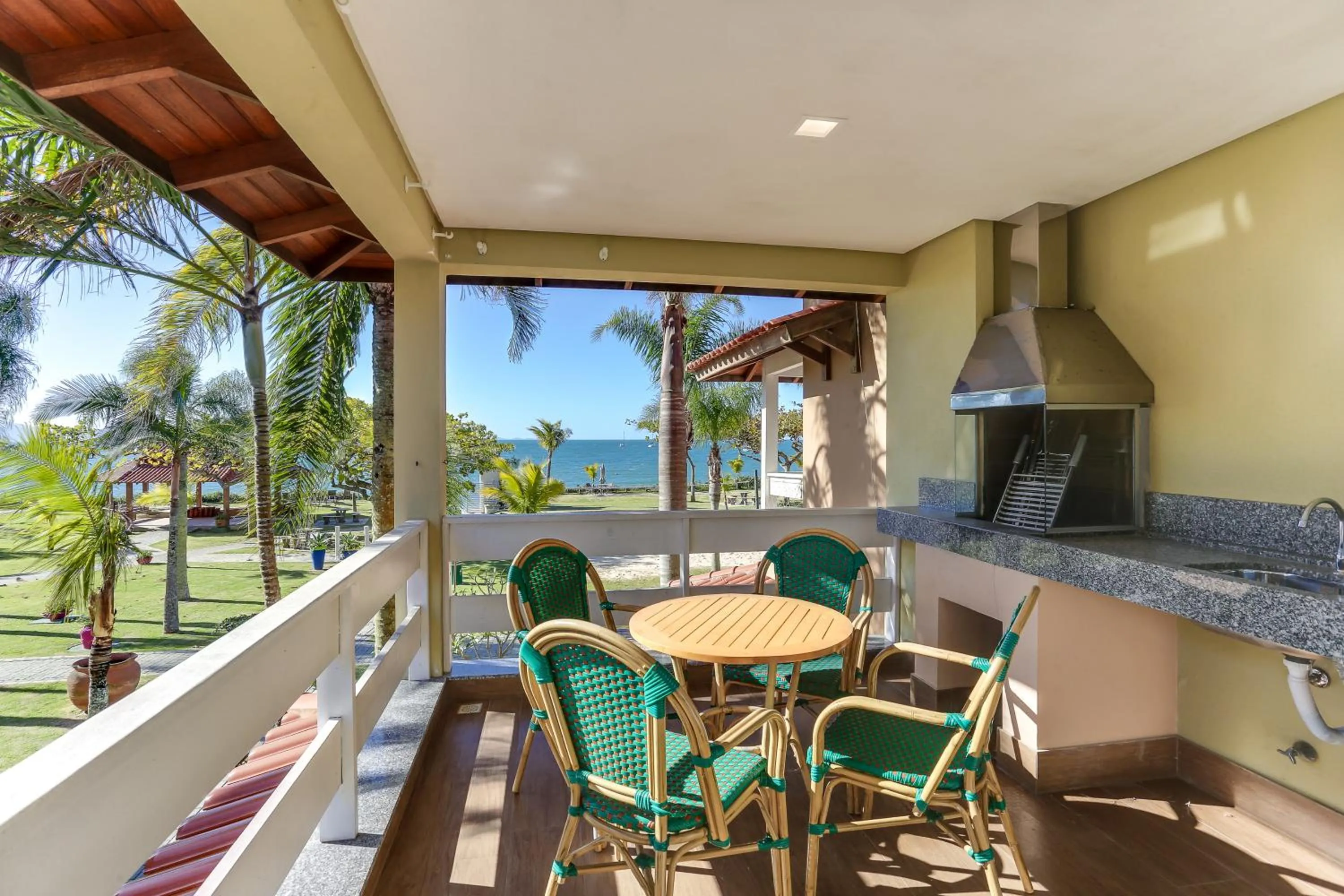 BBQ facilities in Villas Jurerê Residences