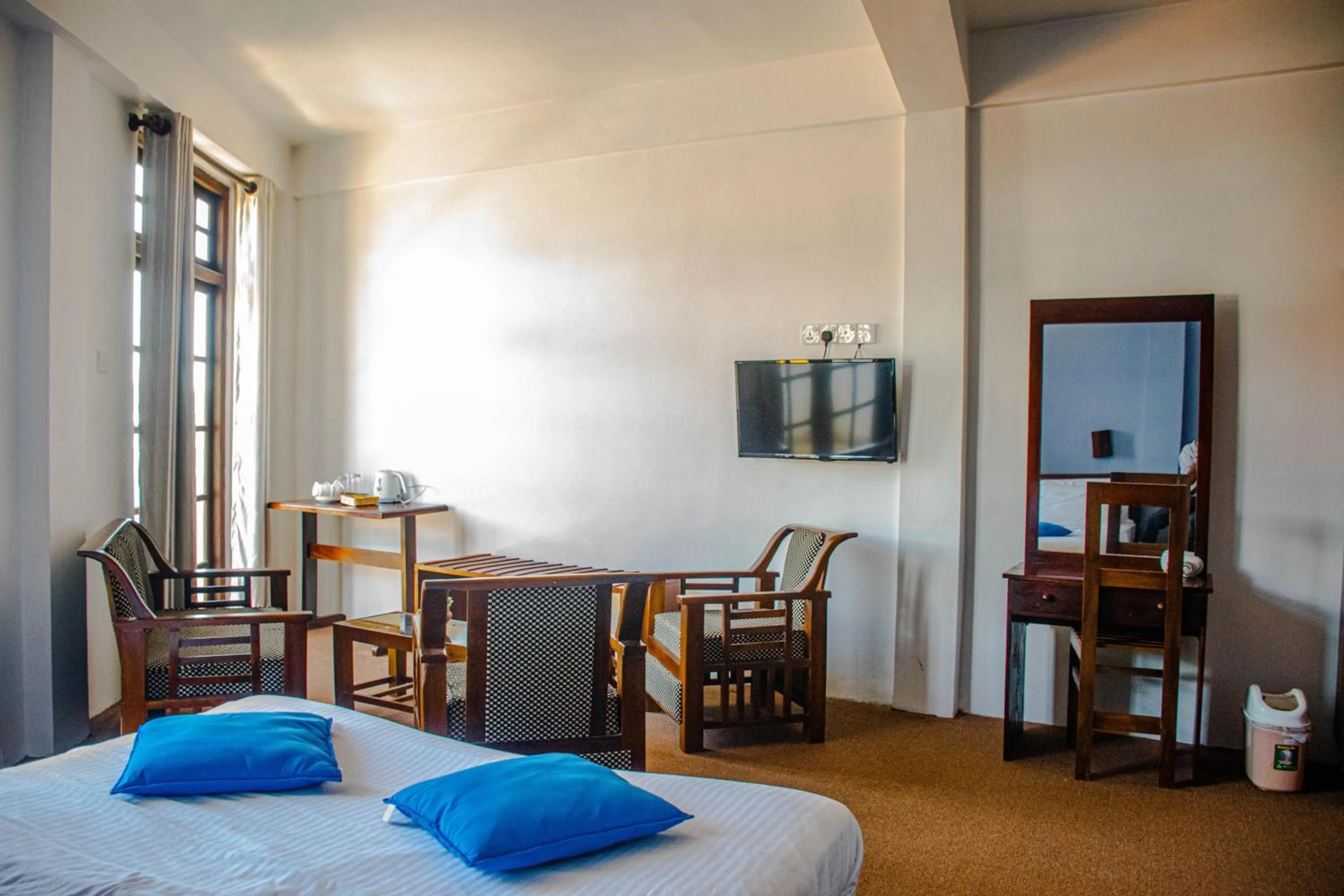 Seating area, Bed in MANUDI Glenfallsedge Rest