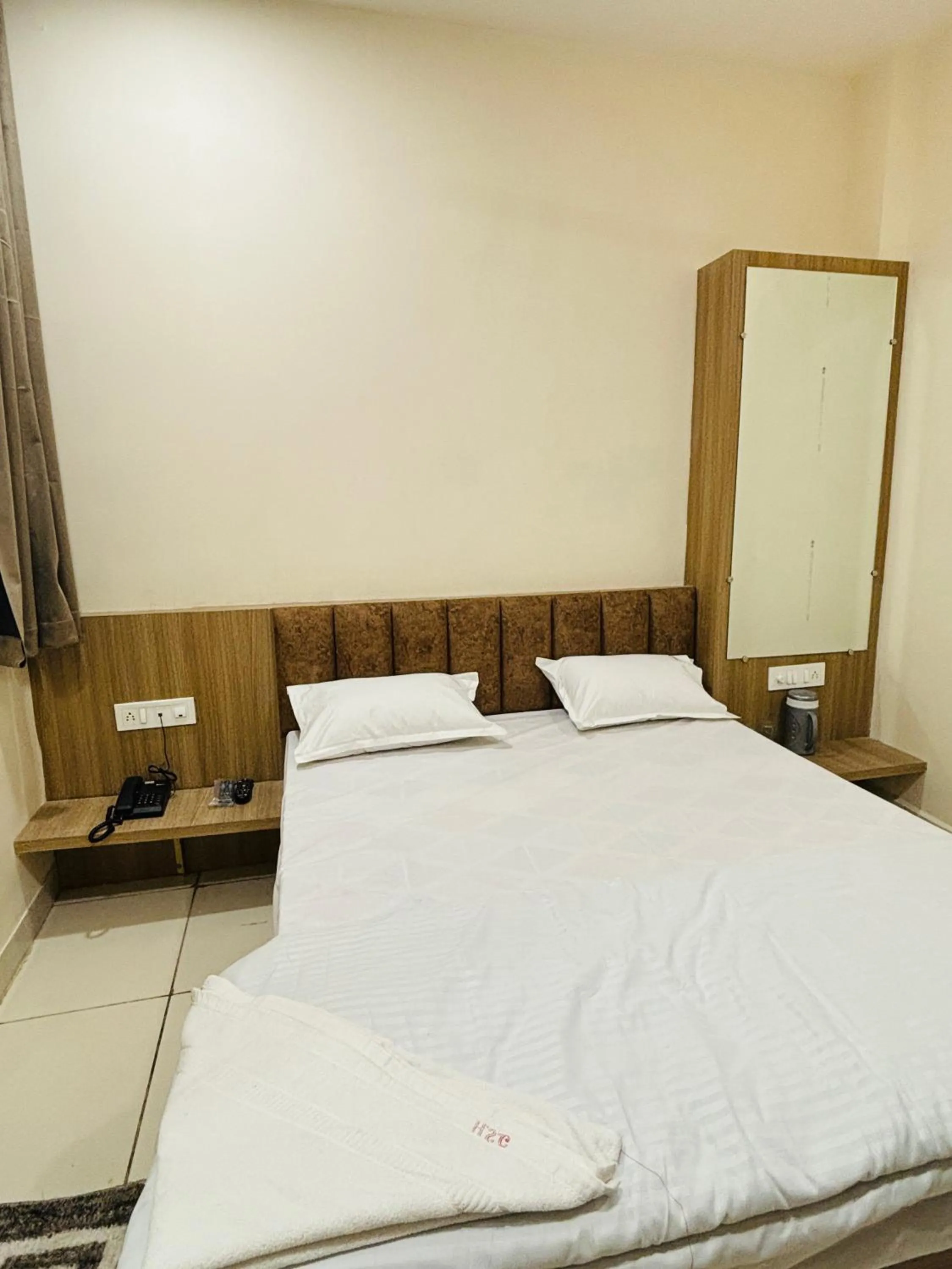 Bed in Hotel Shreegopal