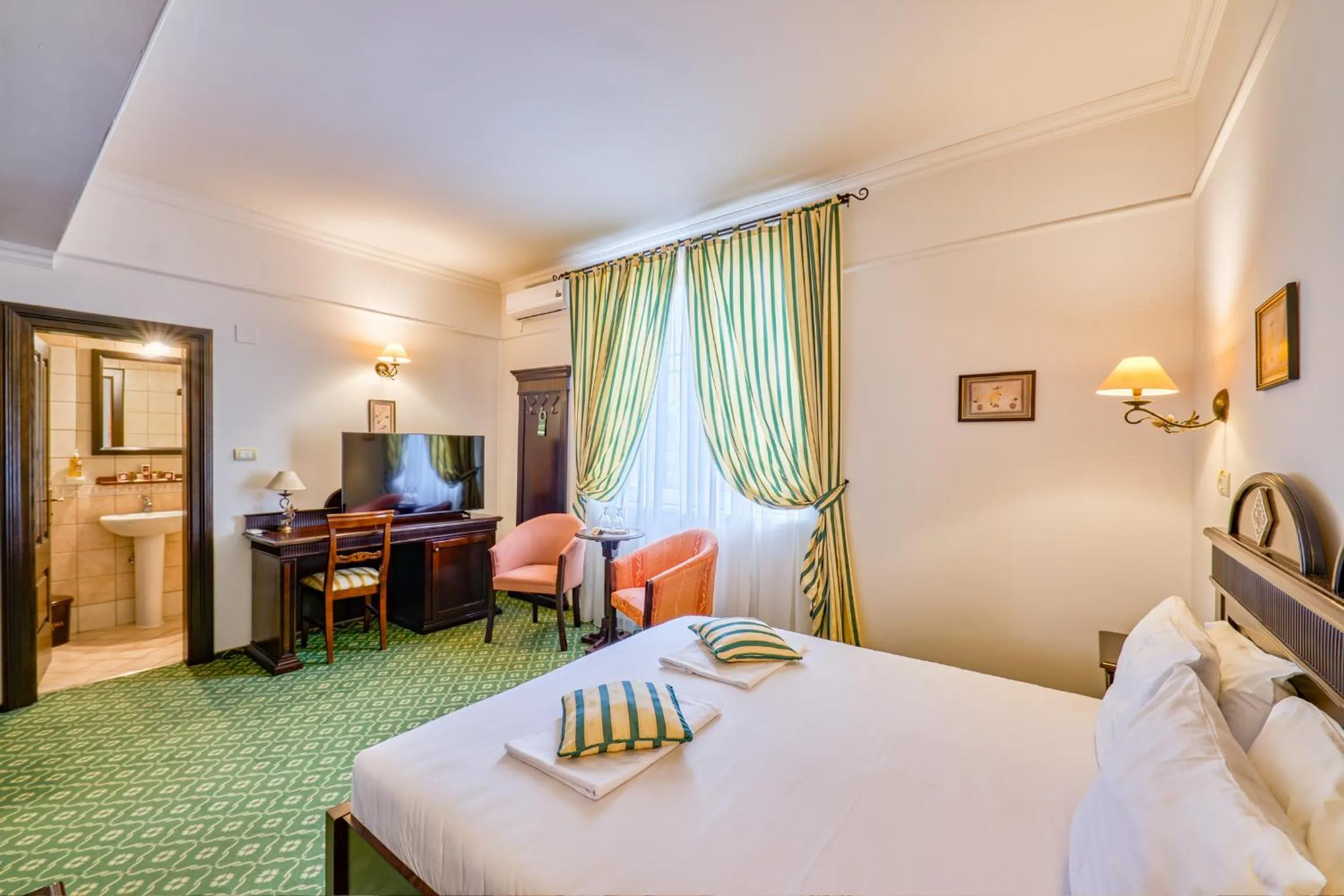 Bed in Hotel Classico Timisoara