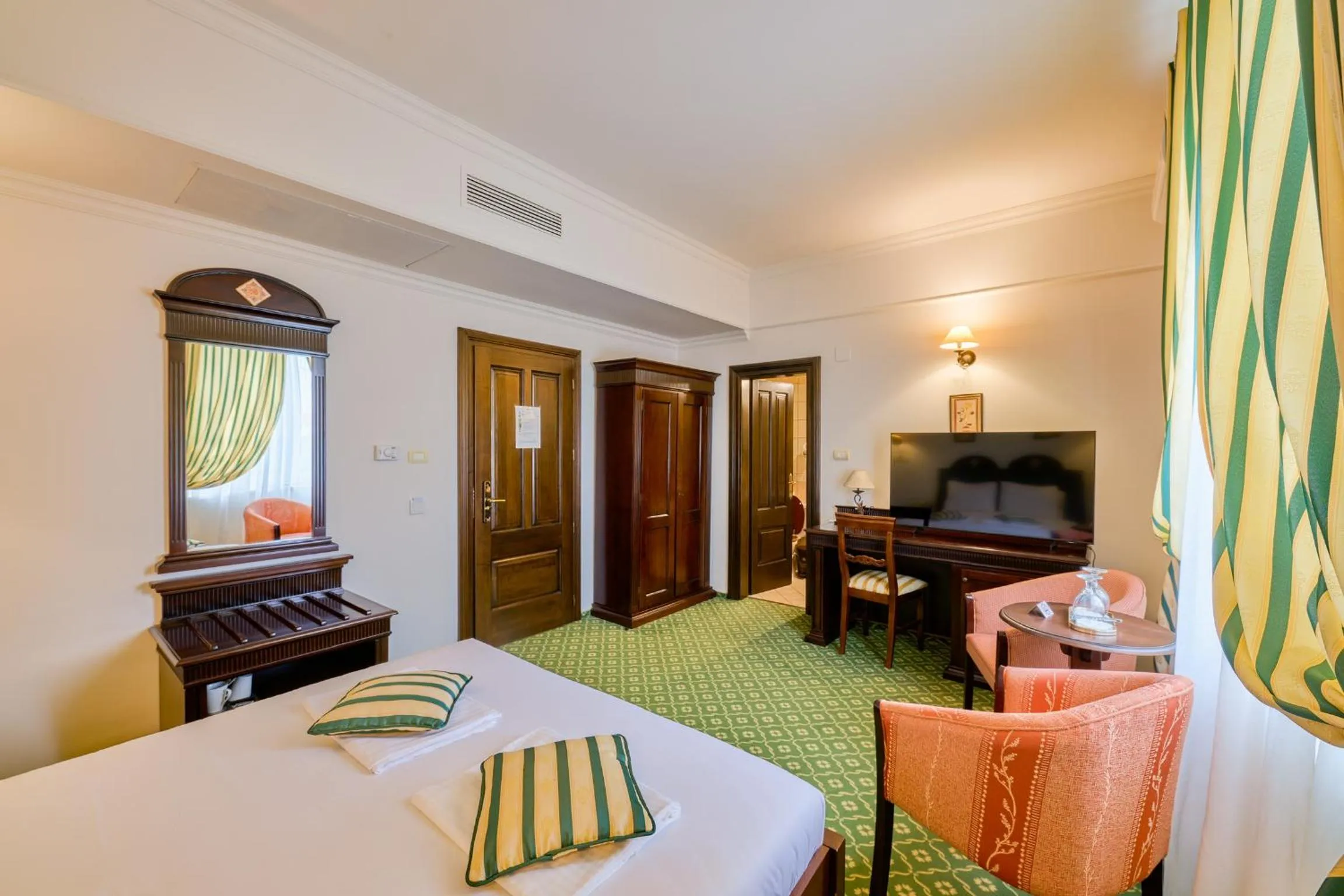 Bed in Hotel Classico Timisoara