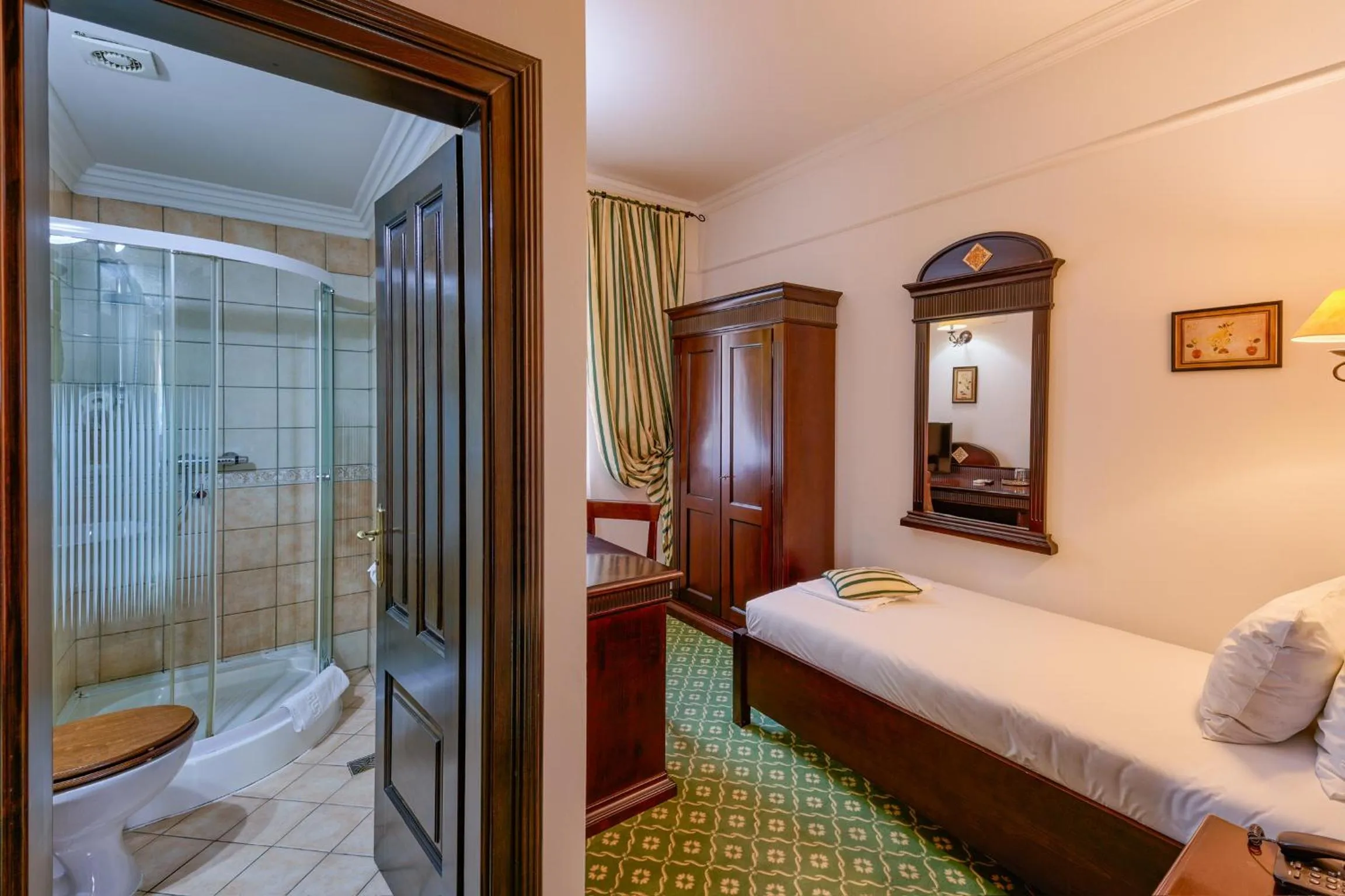 Bed in Hotel Classico Timisoara