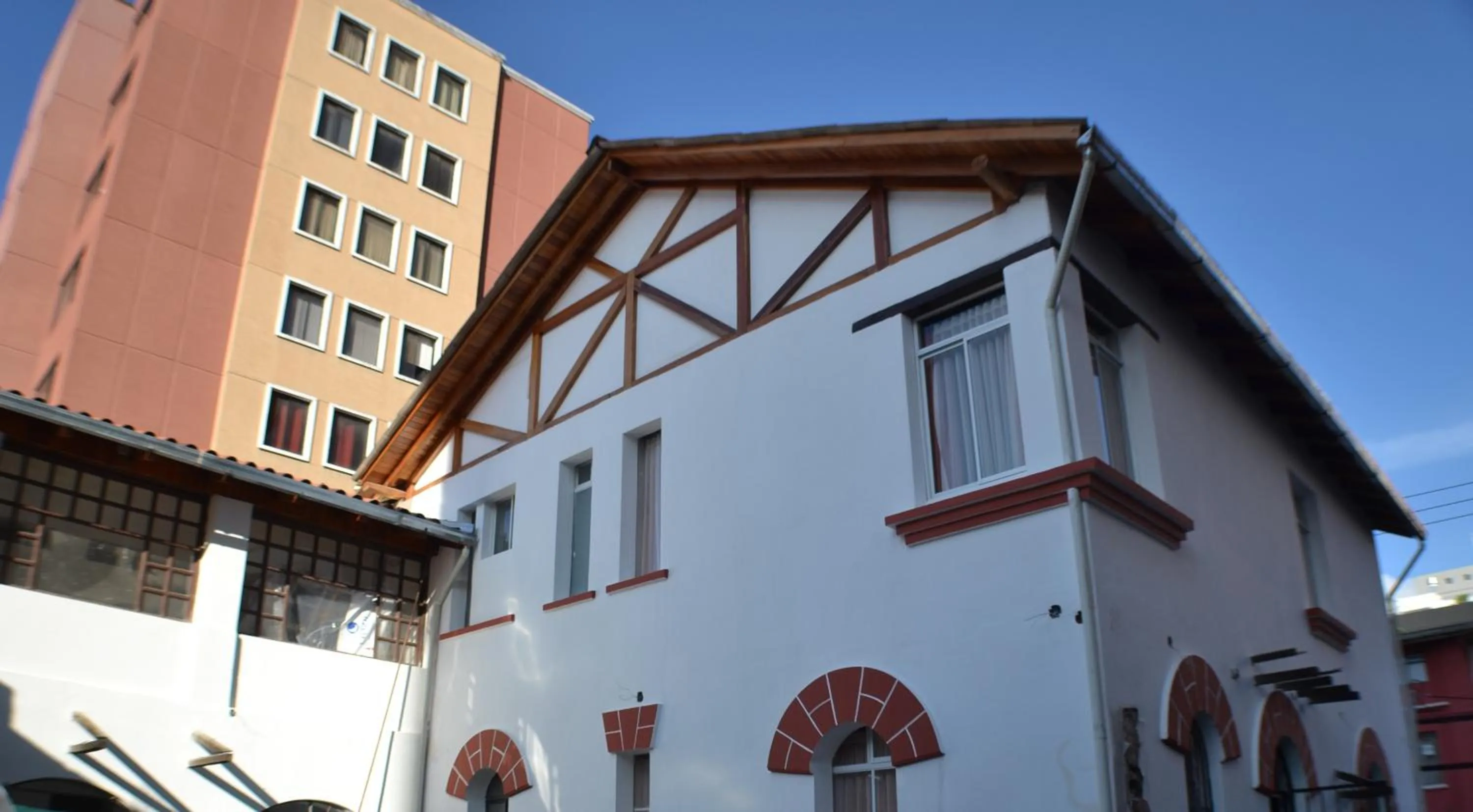 Property building in Heritage Inn