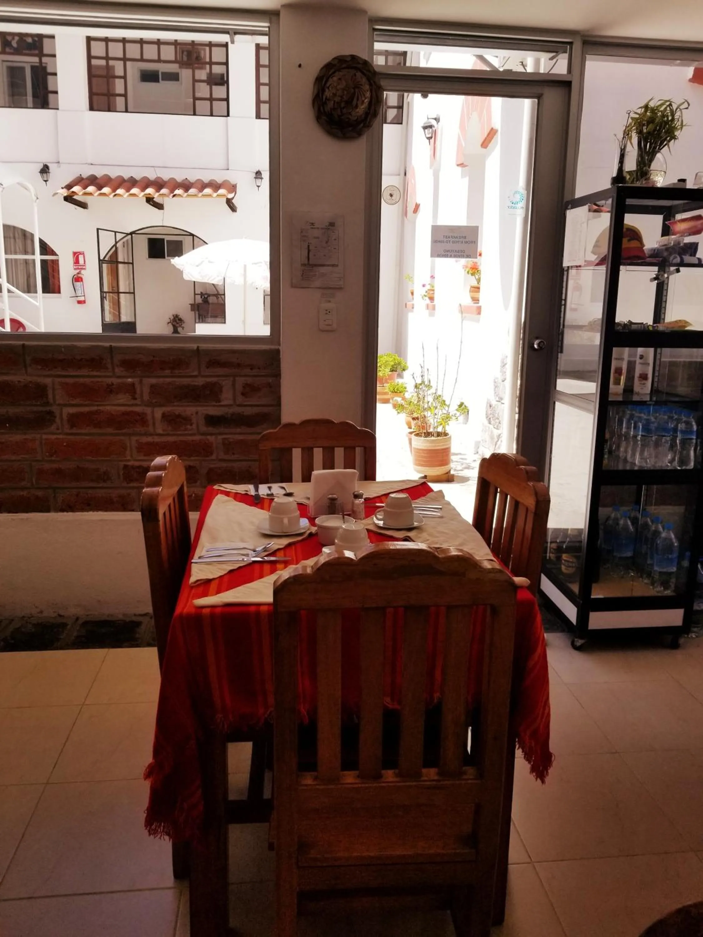 Restaurant/places to eat in Heritage Inn