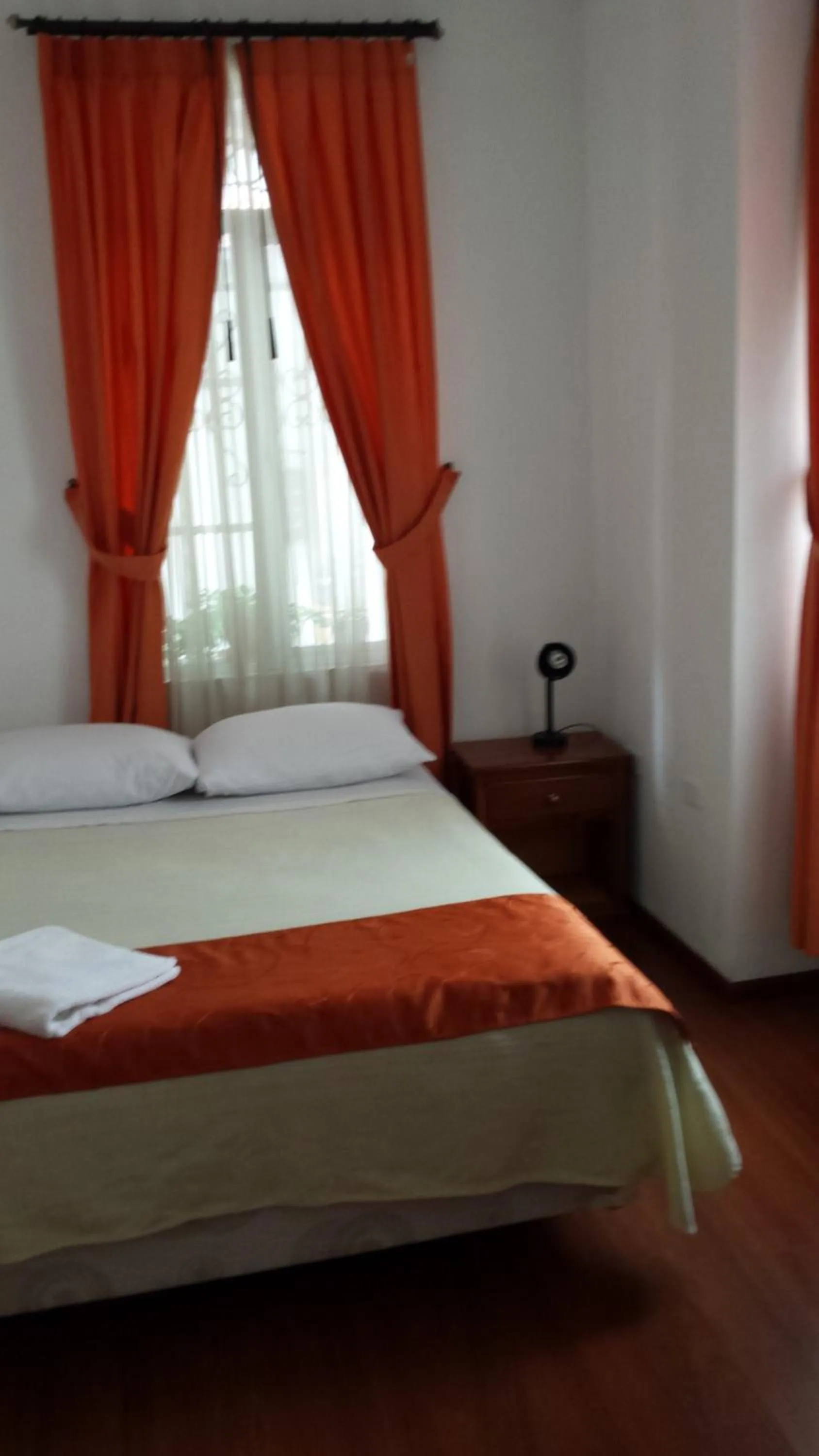 Photo of the whole room, Bed in Heritage Inn