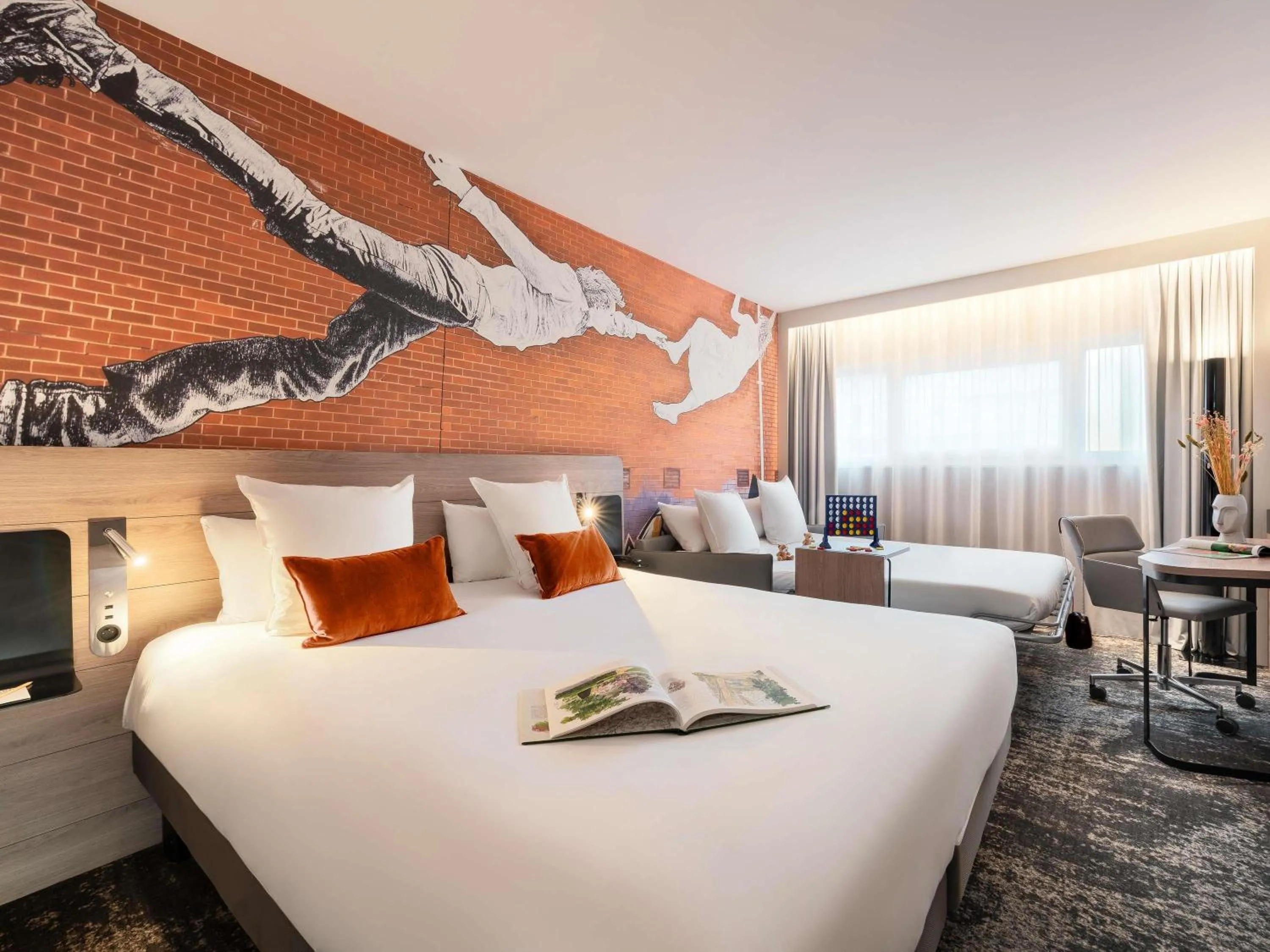 Bedroom, Bed in Novotel Paris La Défense Nanterre