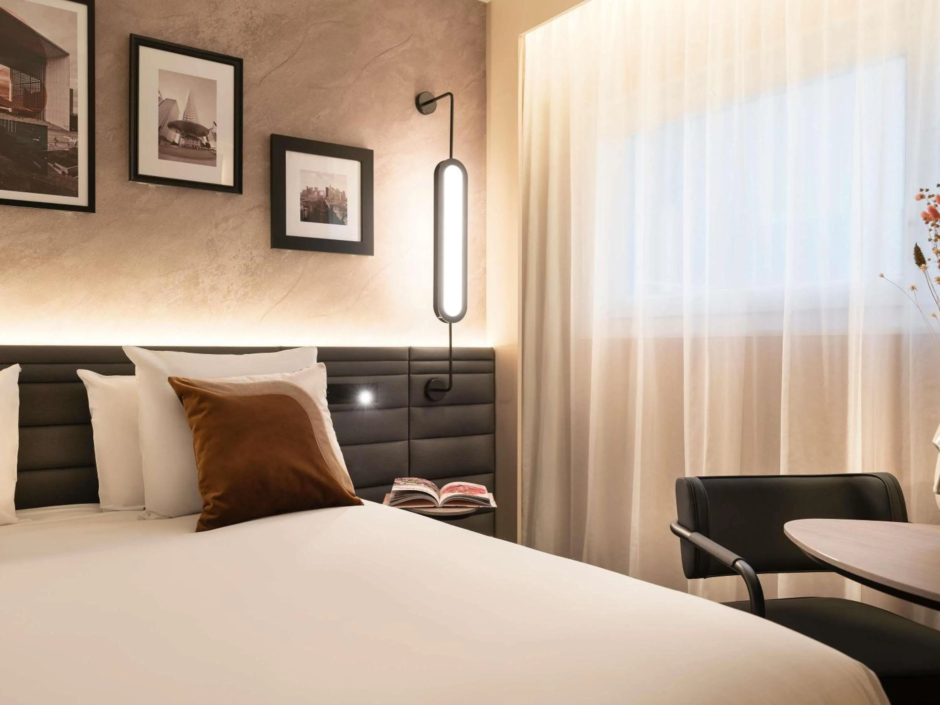 Bedroom, Bed in Novotel Paris La Défense Nanterre