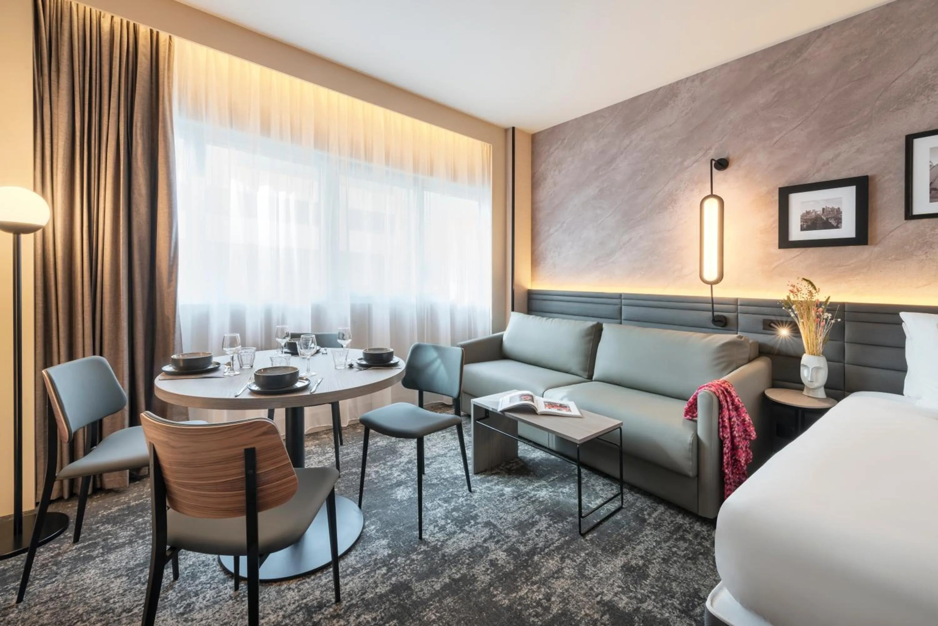 Photo of the whole room, Bed in Novotel Paris La Défense Nanterre