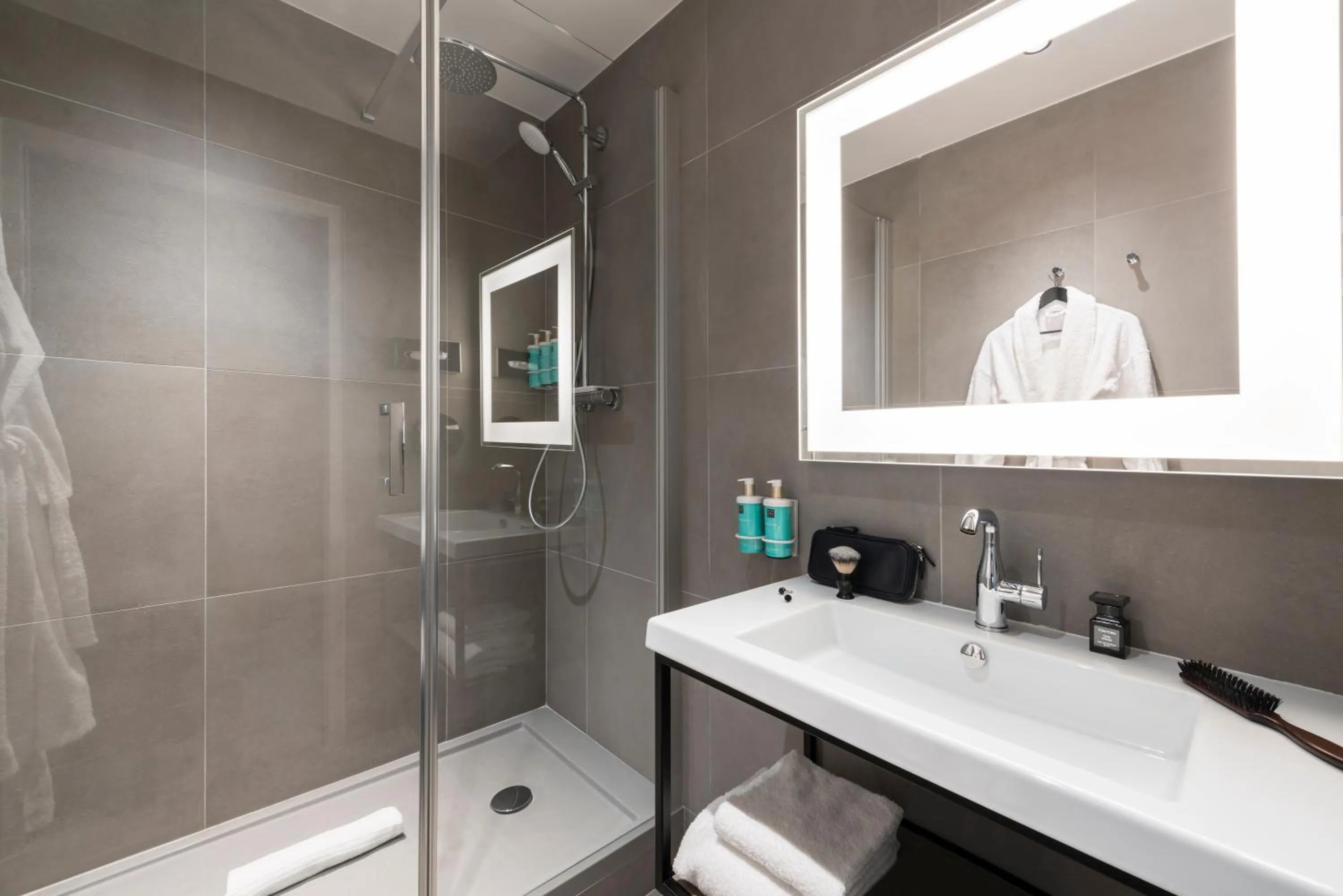 Bathroom in Novotel Paris La Défense Nanterre