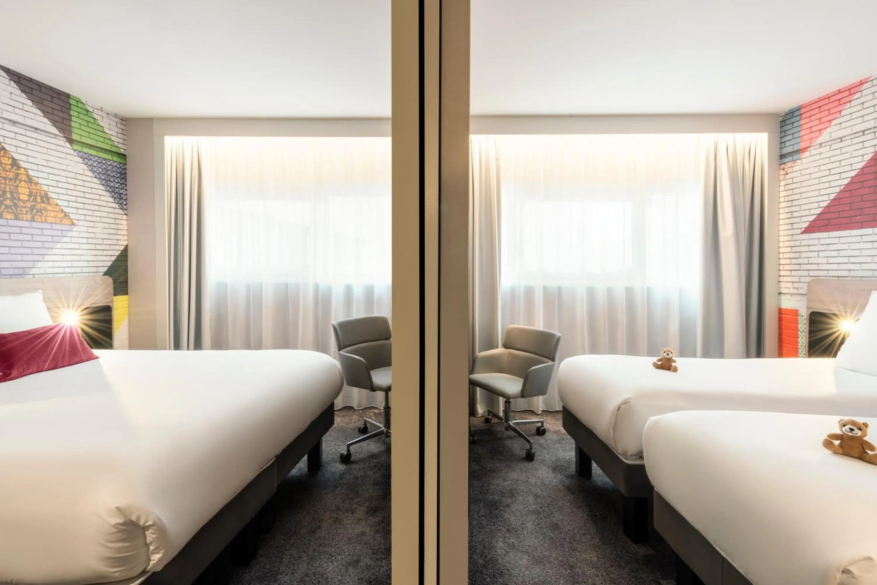 Photo of the whole room, Bed in Novotel Paris La Défense Nanterre