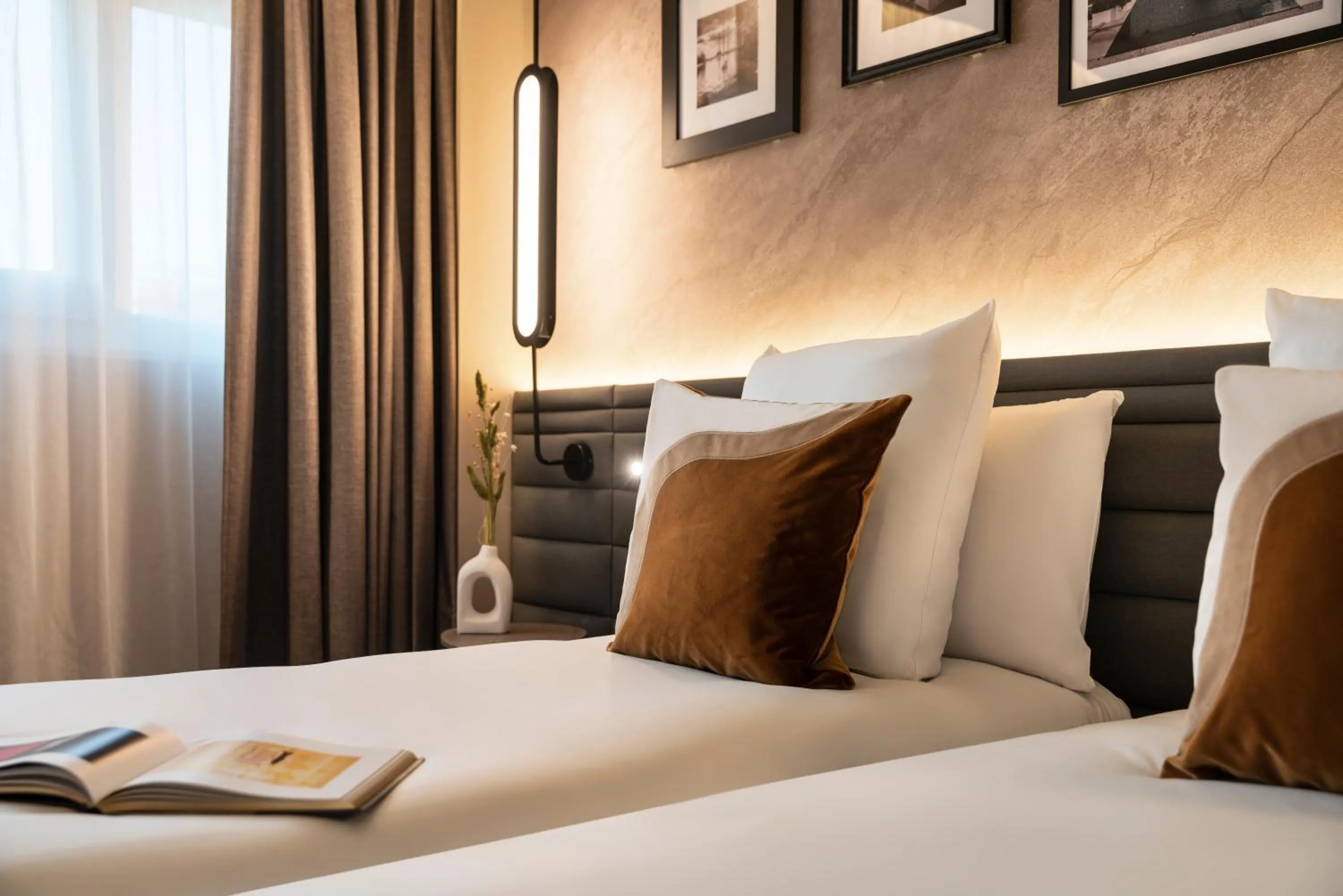 Photo of the whole room, Bed in Novotel Paris La Défense Nanterre