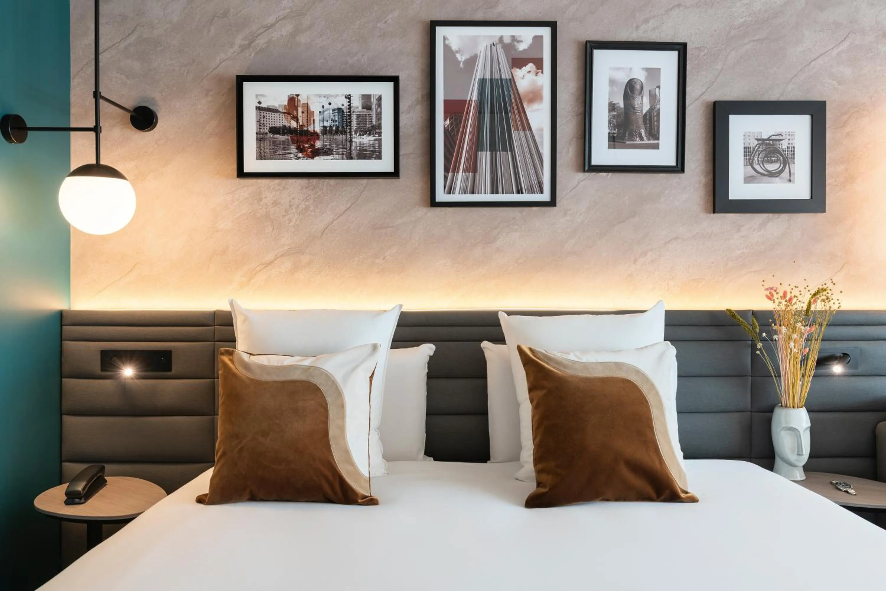 Bed in Novotel Paris La Défense Nanterre